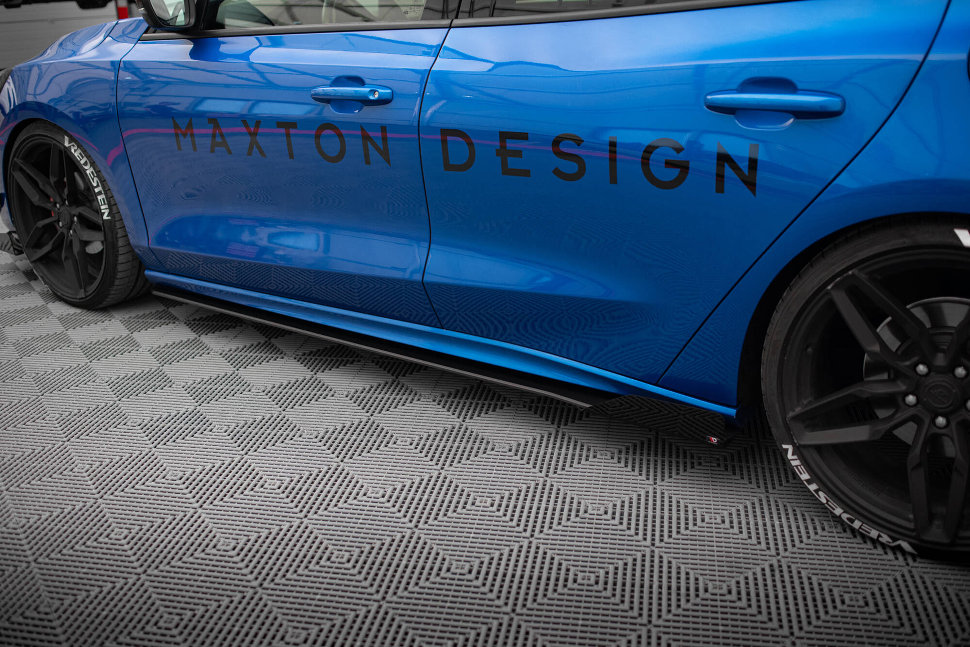 Street Pro Seitenschweller Ansatz + Flaps für Ford Focus ST / ST-Line Mk4 schwarz Hochglanz