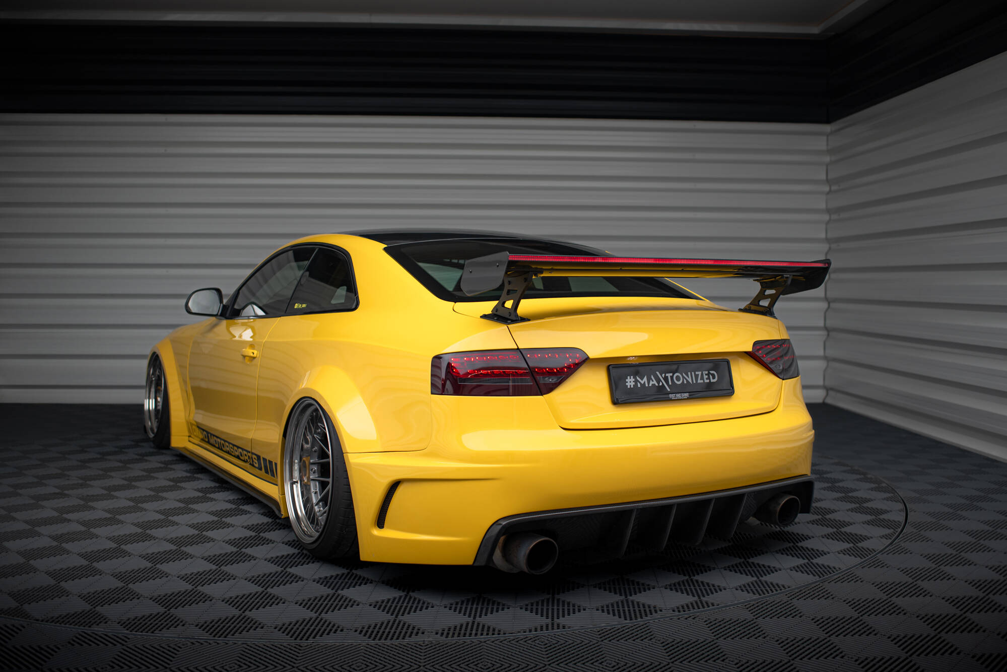 Carbon Heck Spoiler Heckflügel Standfuß Außen + LED passend für Audi A5 Coupe 8T