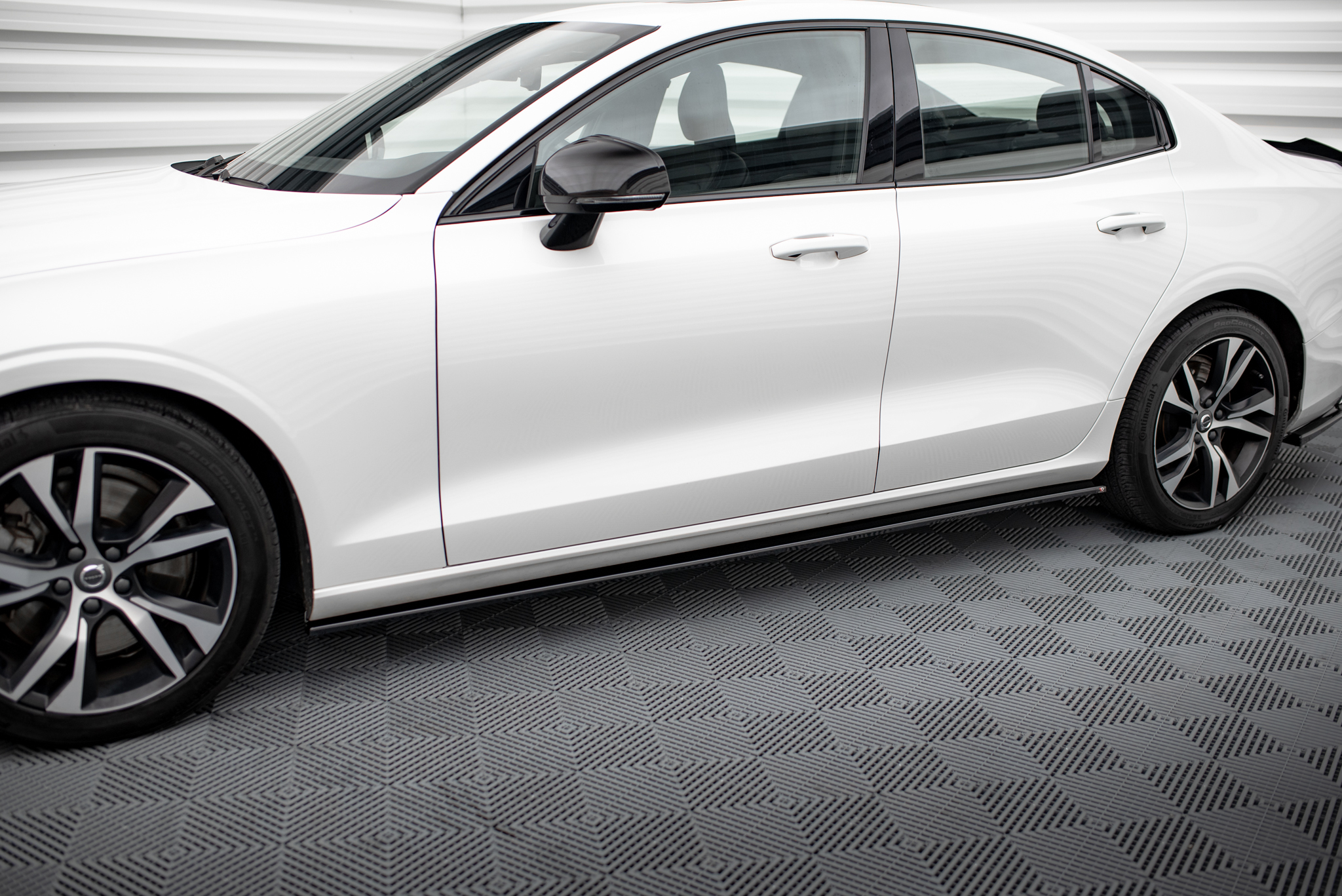 Street+ Seitenschweller Leisten V.2 passend für Volvo S60/V60 R-Design Mk3 schwarz Hochglanz