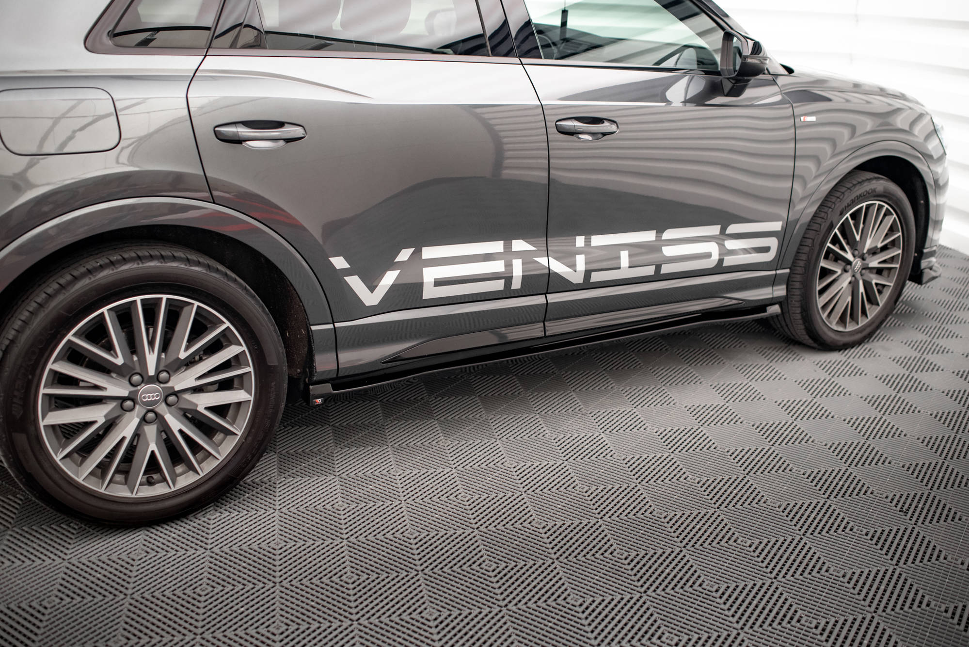 Street+ Seitenschweller Leisten V.1 passend für Audi Q3 S-Line / RSQ3 F3 schwarz Hochglanz