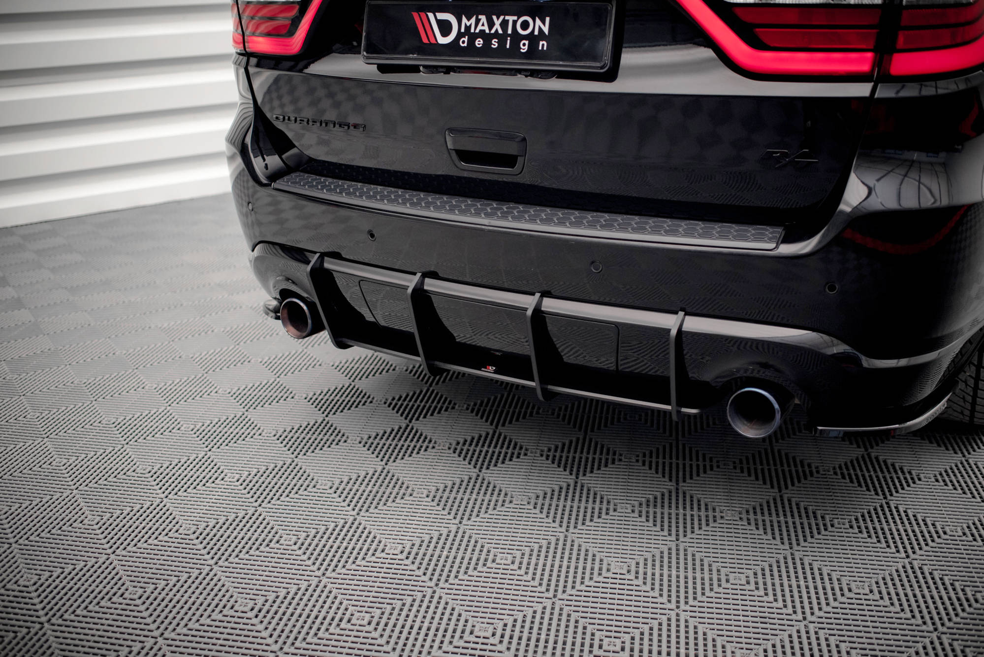 Street Pro Heckschürze Heck Ansatz Diffusor V.2 passend für Dodge Durango RT Mk3 schwarz-rot