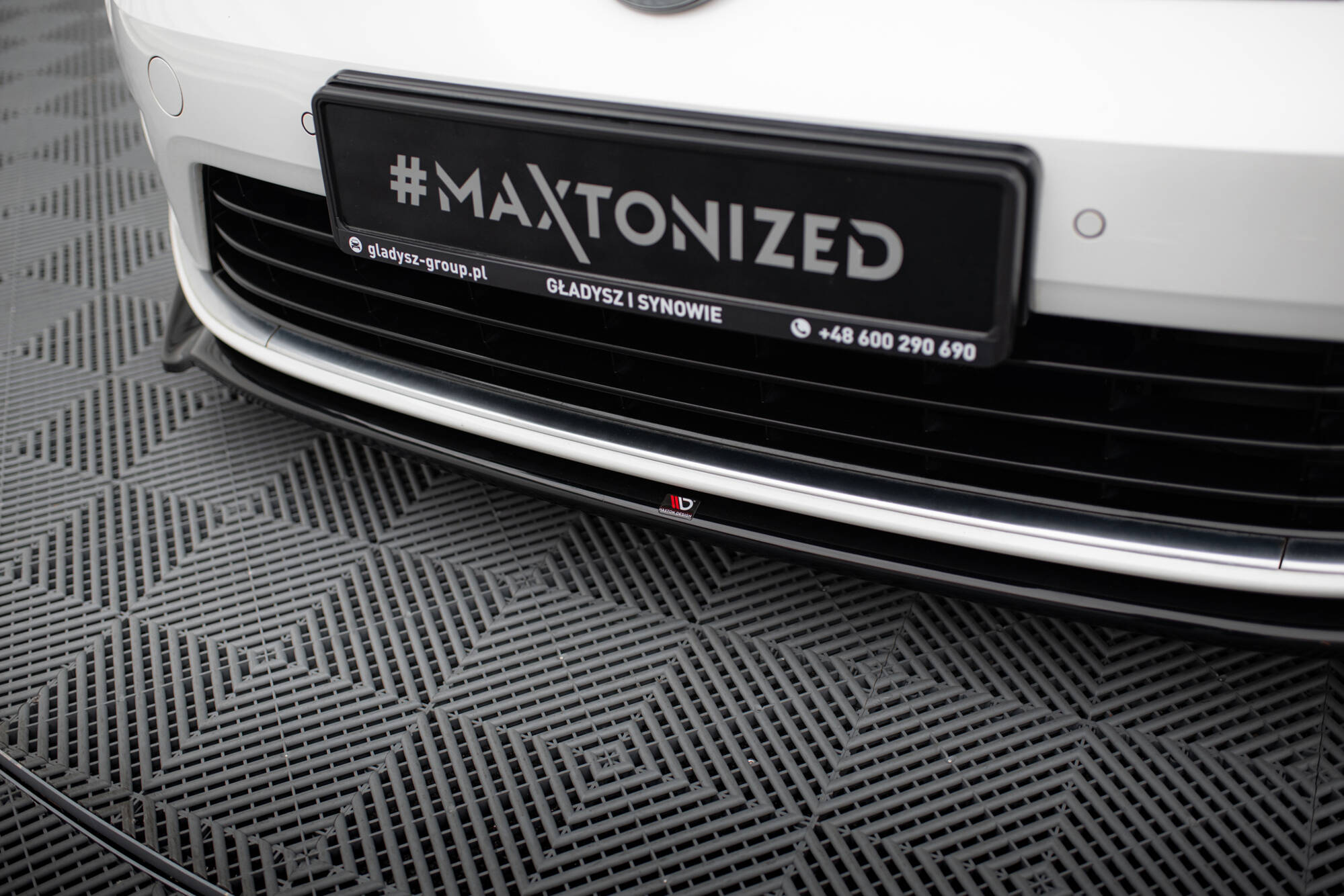 Front Ansatz V.2 für VW Golf R / R-Line Mk7 schwarz Hochglanz