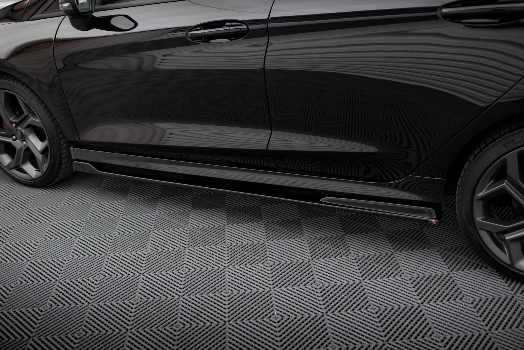 Seitenschweller Ansatz für V.3 für Ford Fiesta Mk8 ST / ST-Line schwarz Hochglanz