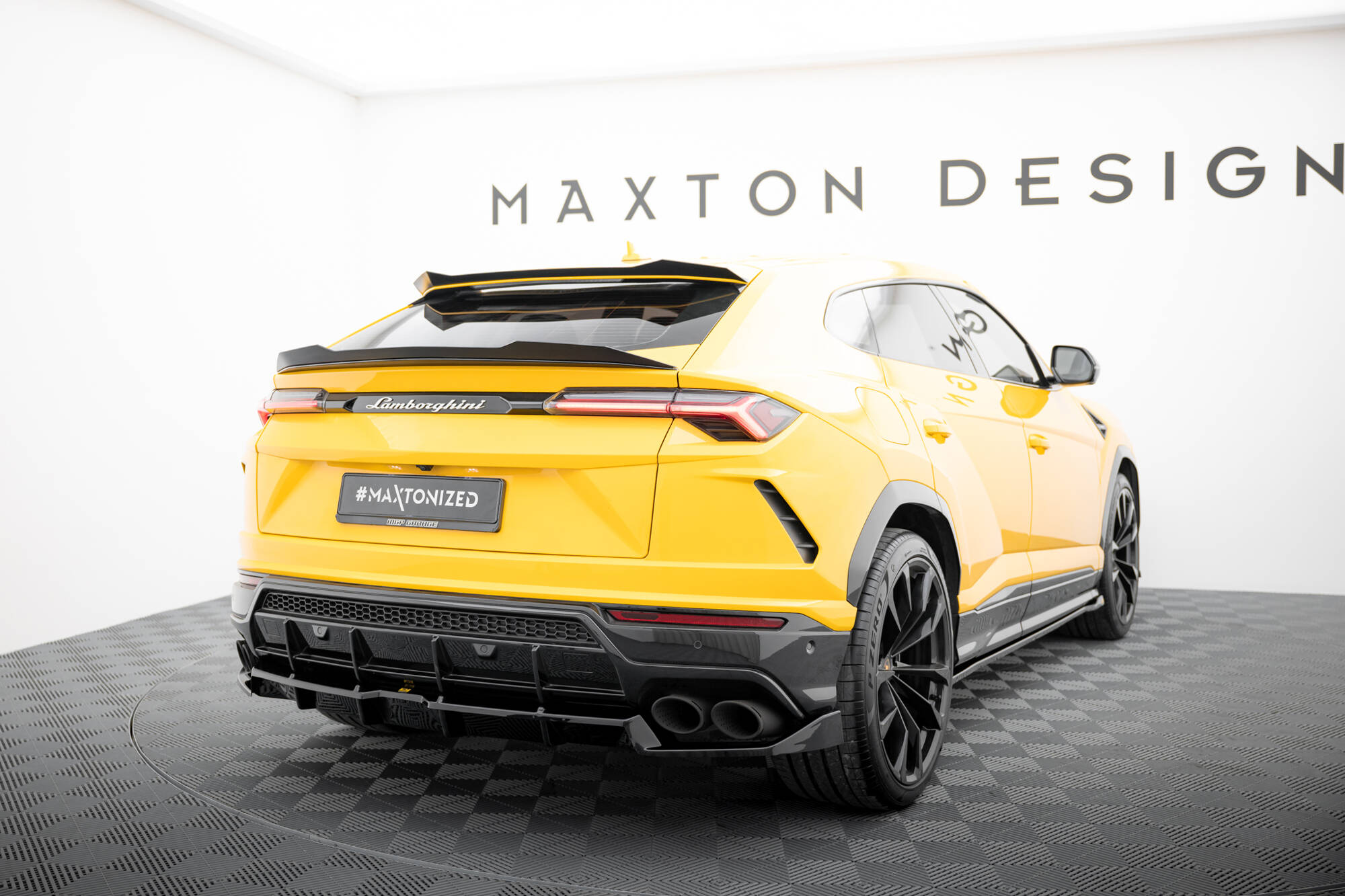 Diffusor Heckansatz passend für Lamborghini Urus Mk1 schwarz Hochglanz