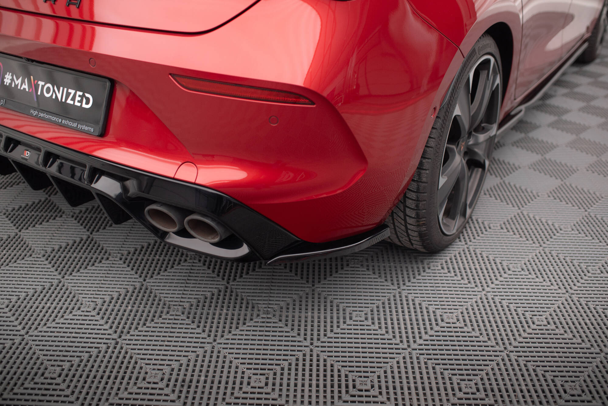 Diffusor Flaps V.2 passend für CUPRA Leon Hatchback Mk1 schwarz Hochglanz