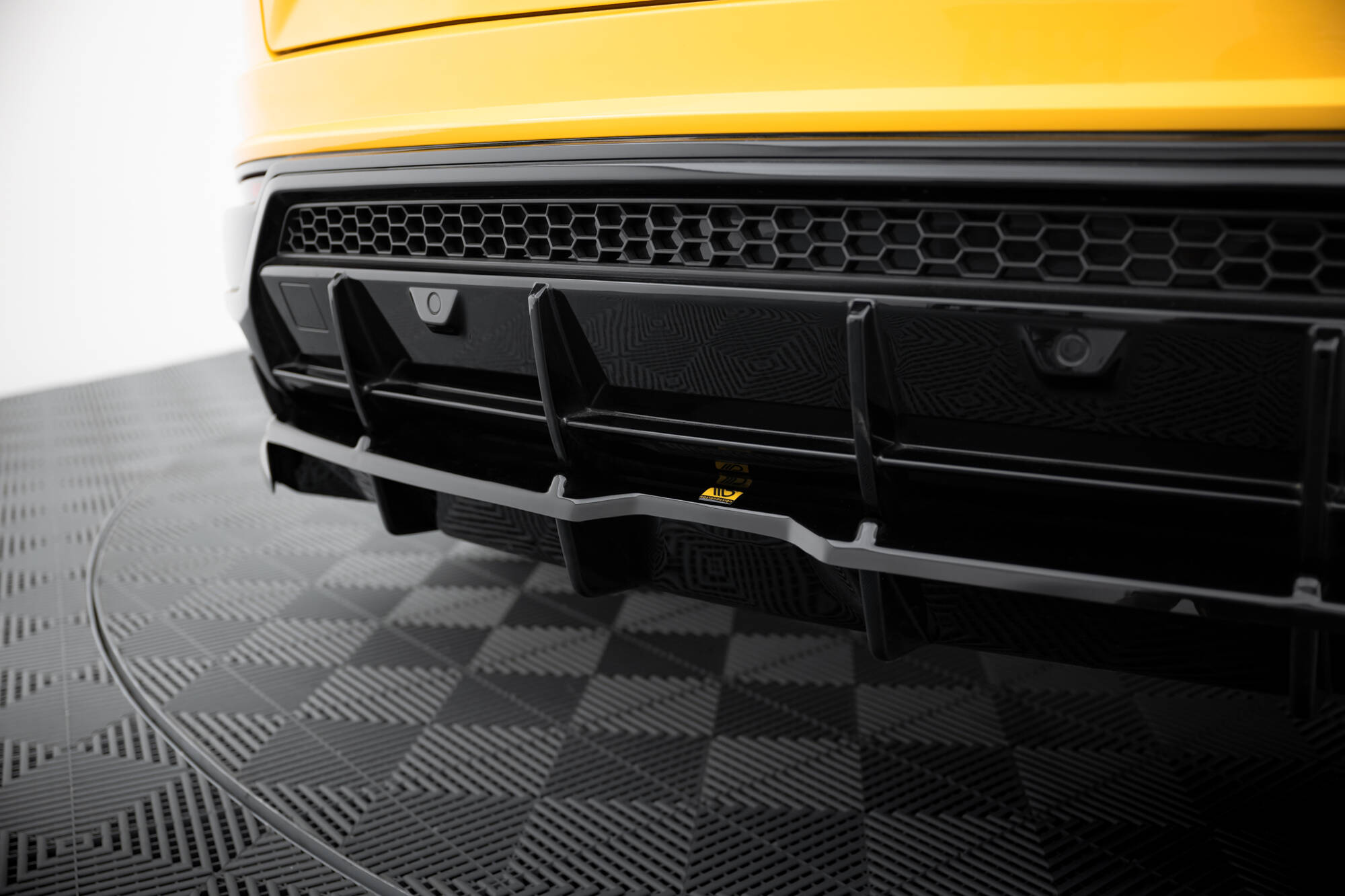 Diffusor Heckansatz passend für Lamborghini Urus Mk1 schwarz Hochglanz