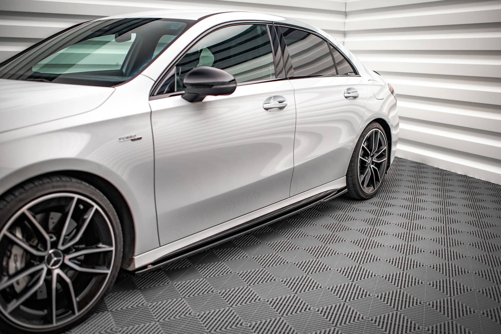 Street+ Seitenschweller Leisten V.2 passend für Mercedes A35 AMG / AMG-Line W177 schwarz Hochglanz
