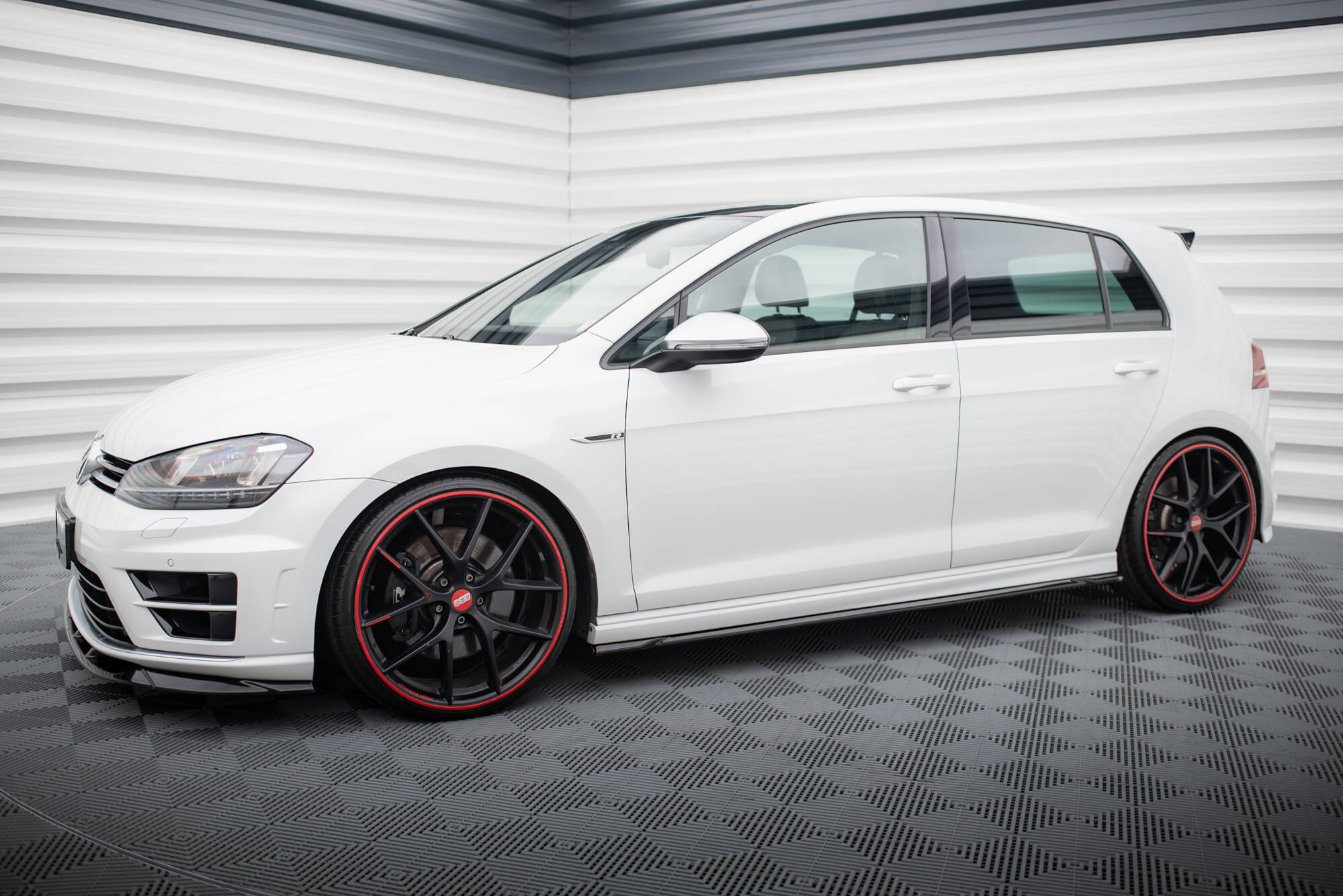 Street+ Seitenschweller Leisten V.4 passend für VW Golf R / R-Line Mk7 schwarz Hochglanz