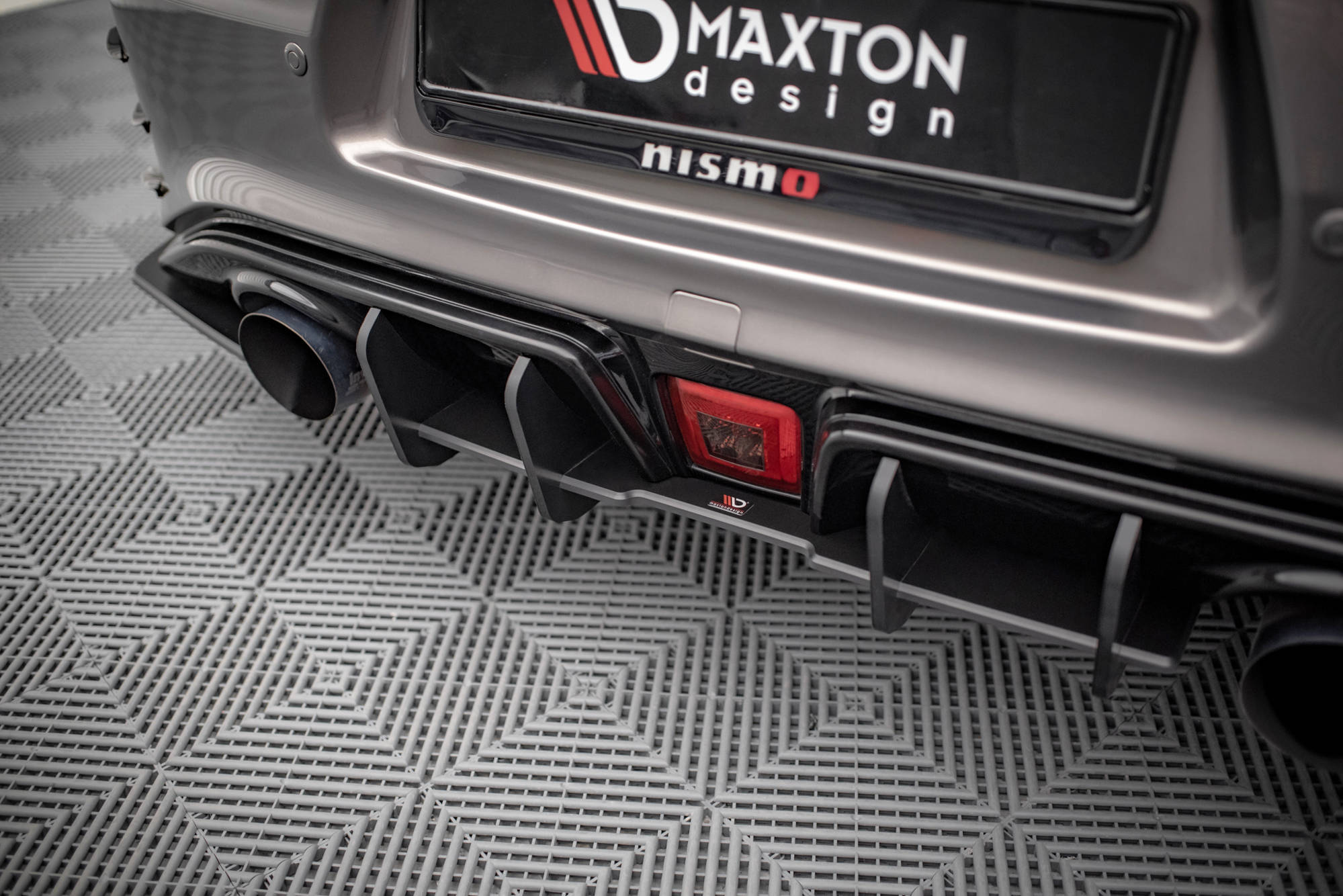 Street Pro Heckschürze Heck Ansatz Diffusor passend für Nissan 370Z Nismo FL schwarz-rot