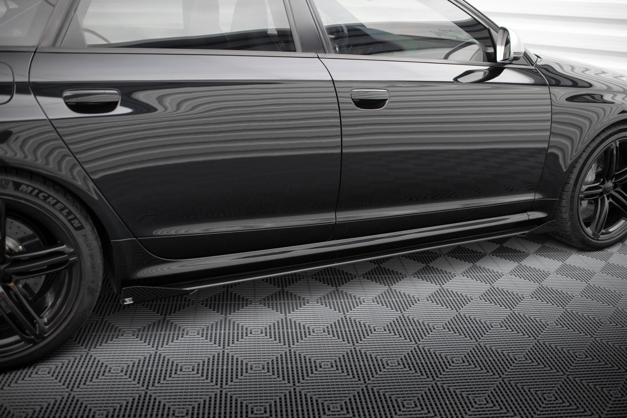 Street Pro Seitenschweller Leisten passend für Audi RS6 Avant C6 rot+ Hochglanz Flaps