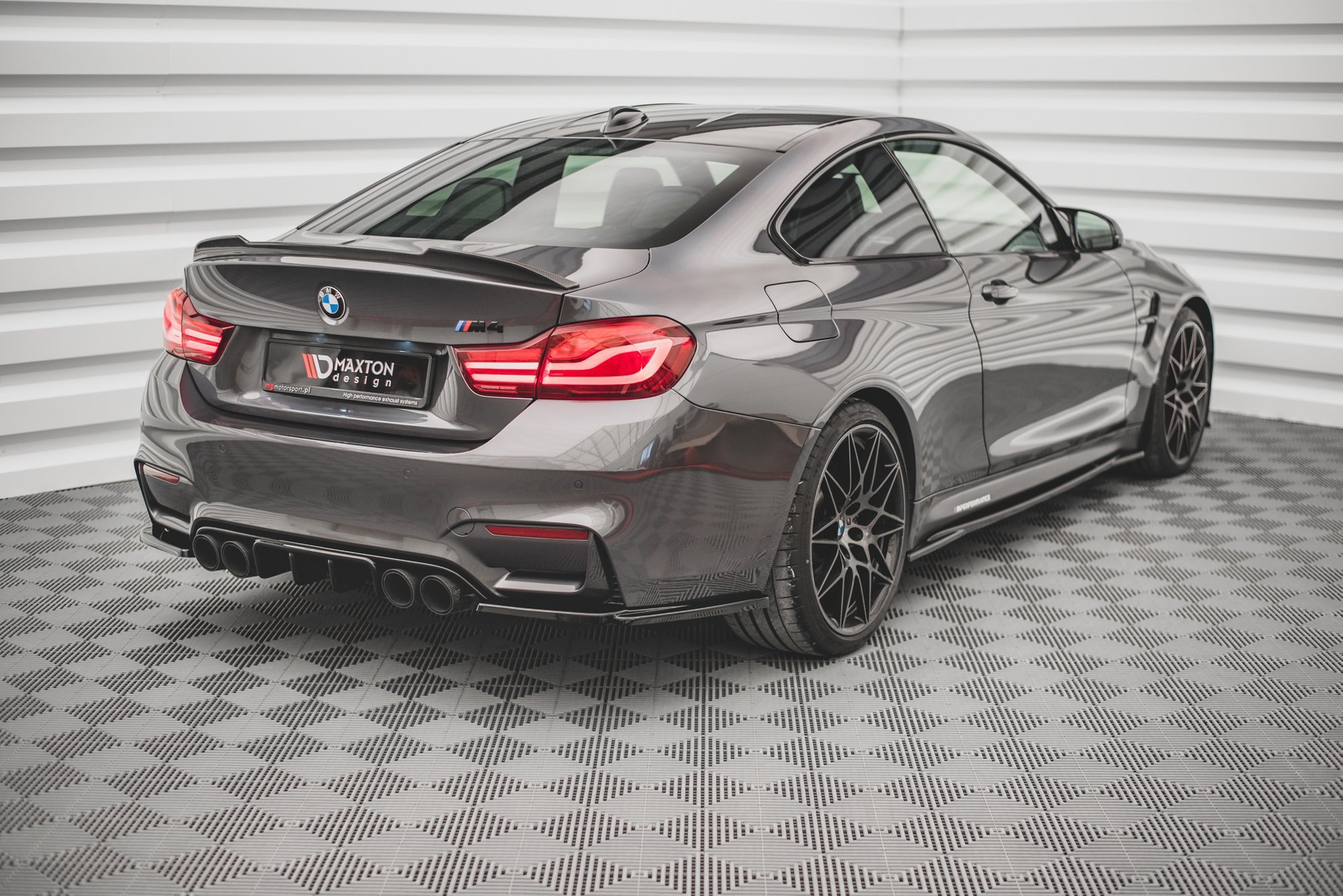 Street+ Heck Ansatz Flaps V.3 passend für BMW M4 F82 schwarz Hochglanz