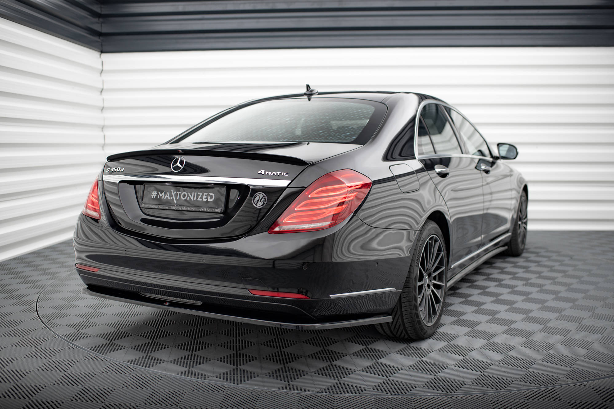 Street+ Mittlerer Diffusor Heck Ansatz V.1 passend für Mercedes S W222 schwarz Hochglanz