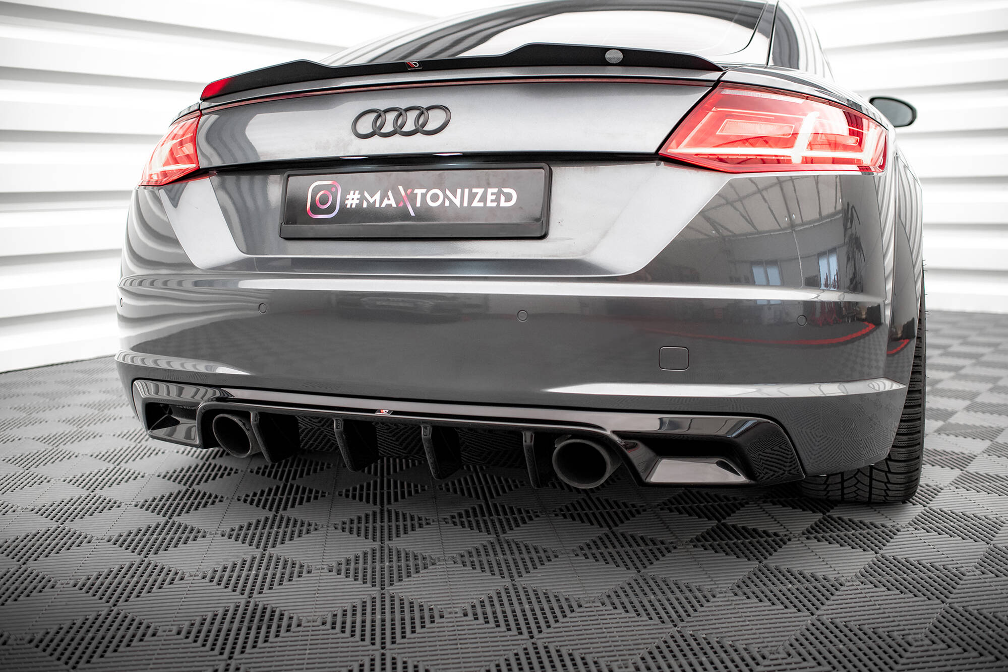 Street+ Heck Ansatz Diffusor passend für Audi TT S-Line 8S schwarz Hochglanz