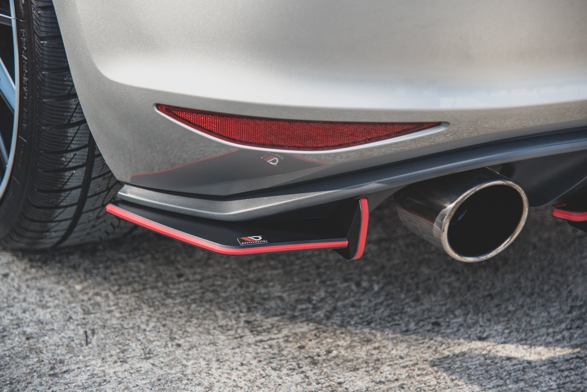 Street Pro Heck Ansatz Flaps V.1 L + R passend für VW Golf 7 GTI schwarz-rot