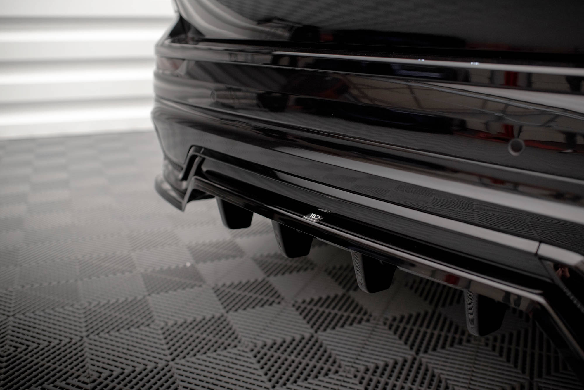 Street+ Mittlerer Diffusor RACE Heck Ansatz passend für Volvo XC60 R-Design Mk2 FL schwarz Hochglanz