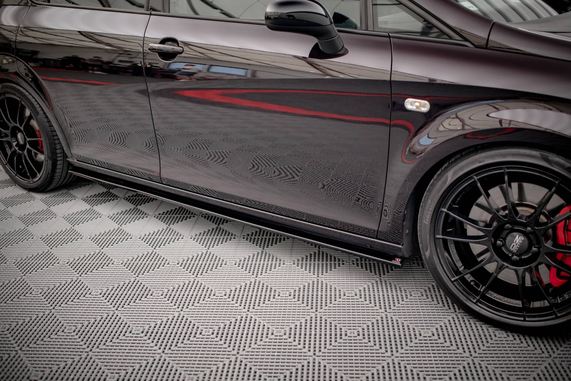 Street+ Seitenschweller Leisten passend für Seat Leon MK2 CUPRA / FR schwarz Hochglanz