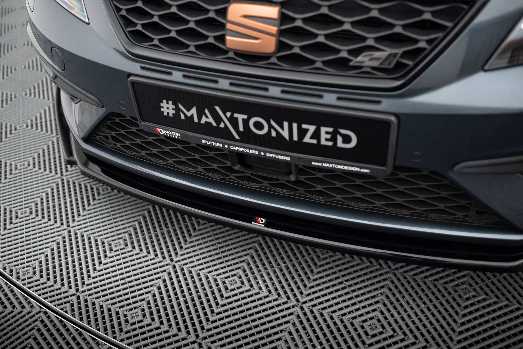 Front Ansatz V.5 für Seat Leon Cupra / FR Mk3 FL schwarz Hochglanz