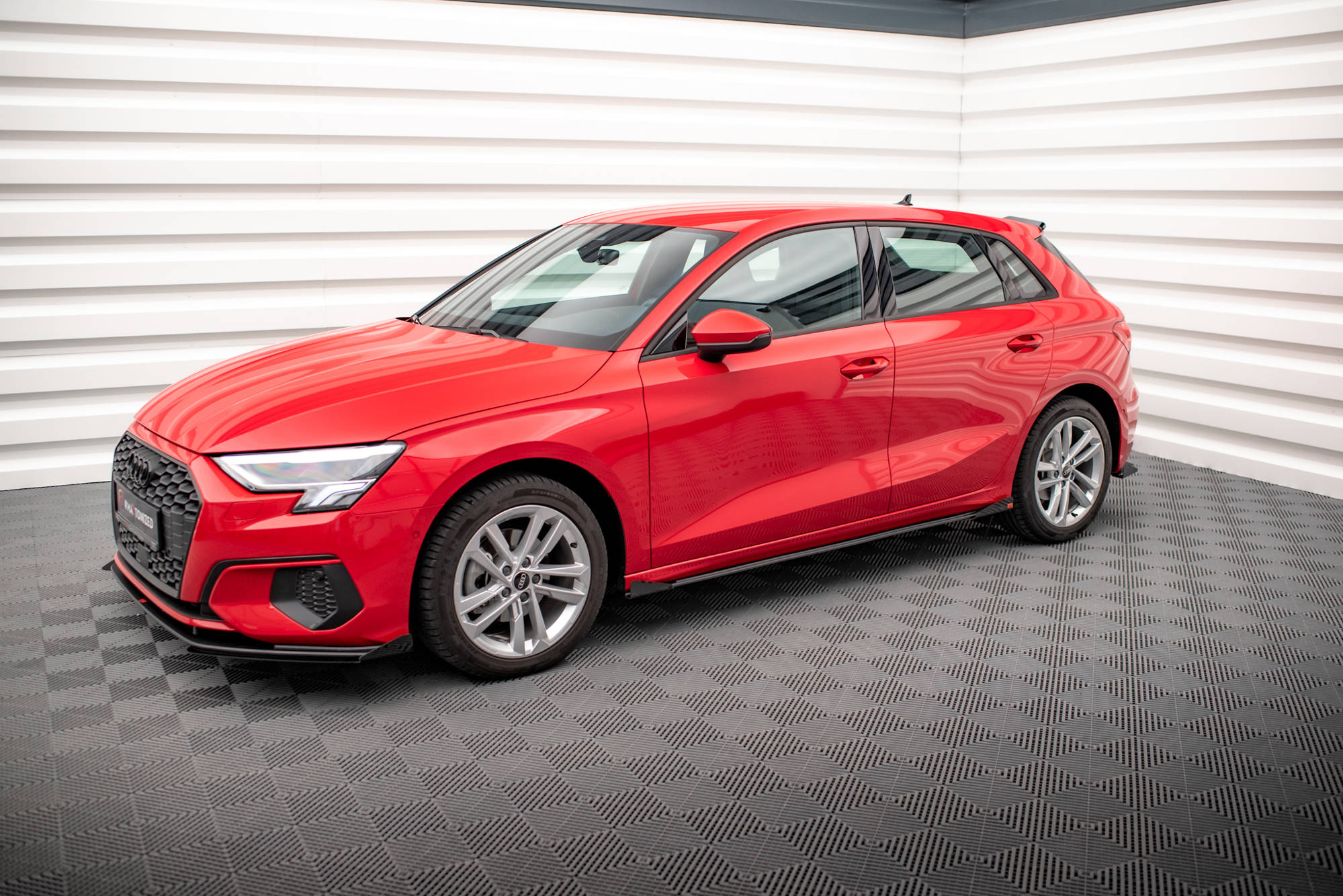 Street Pro Seitenschweller Leisten passend für Audi A3 8Y rot+ Hochglanz Flaps