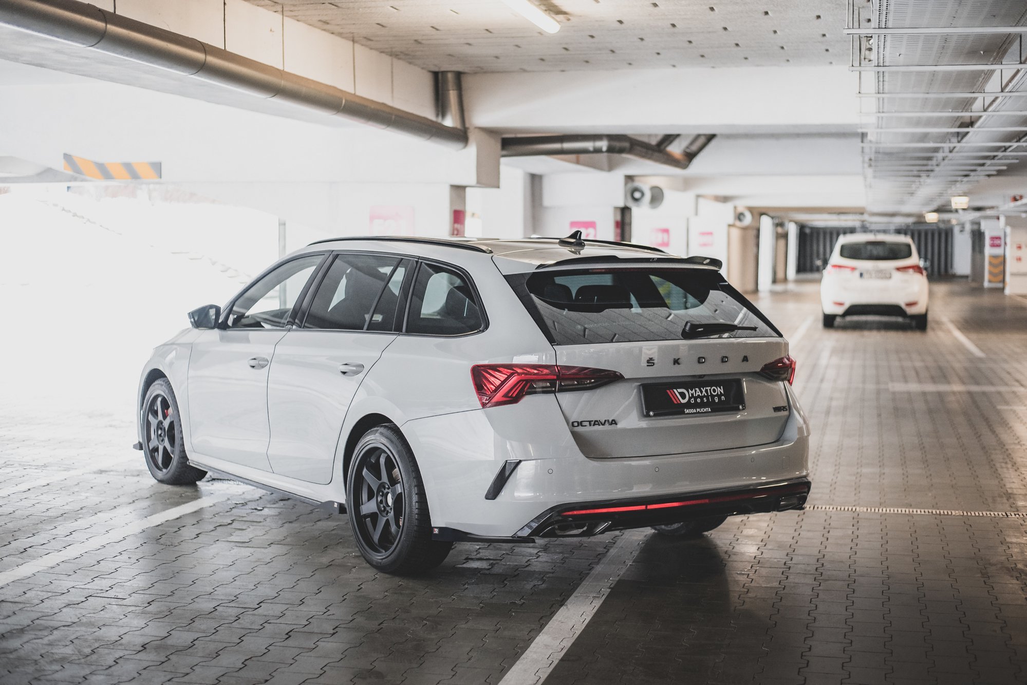 Street+ Heck Ansatz Flaps V.2 passend für Skoda Octavia RS Combi / Liftback Mk4 / Mk4 FL schwarz Hochglanz