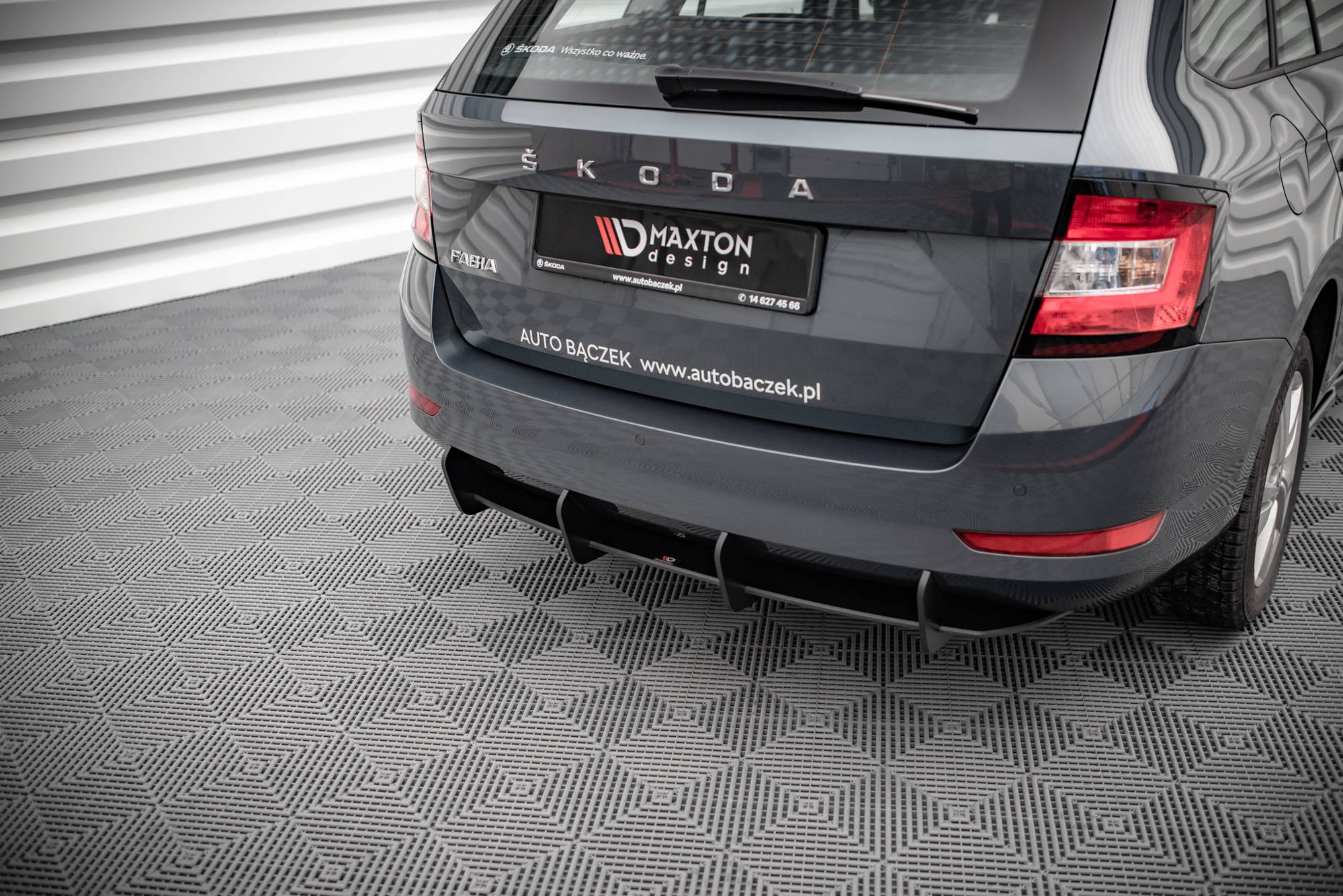 Street Pro Heckschürze Heck Ansatz Diffusor passend für Skoda Fabia Combi Mk3 FL rot