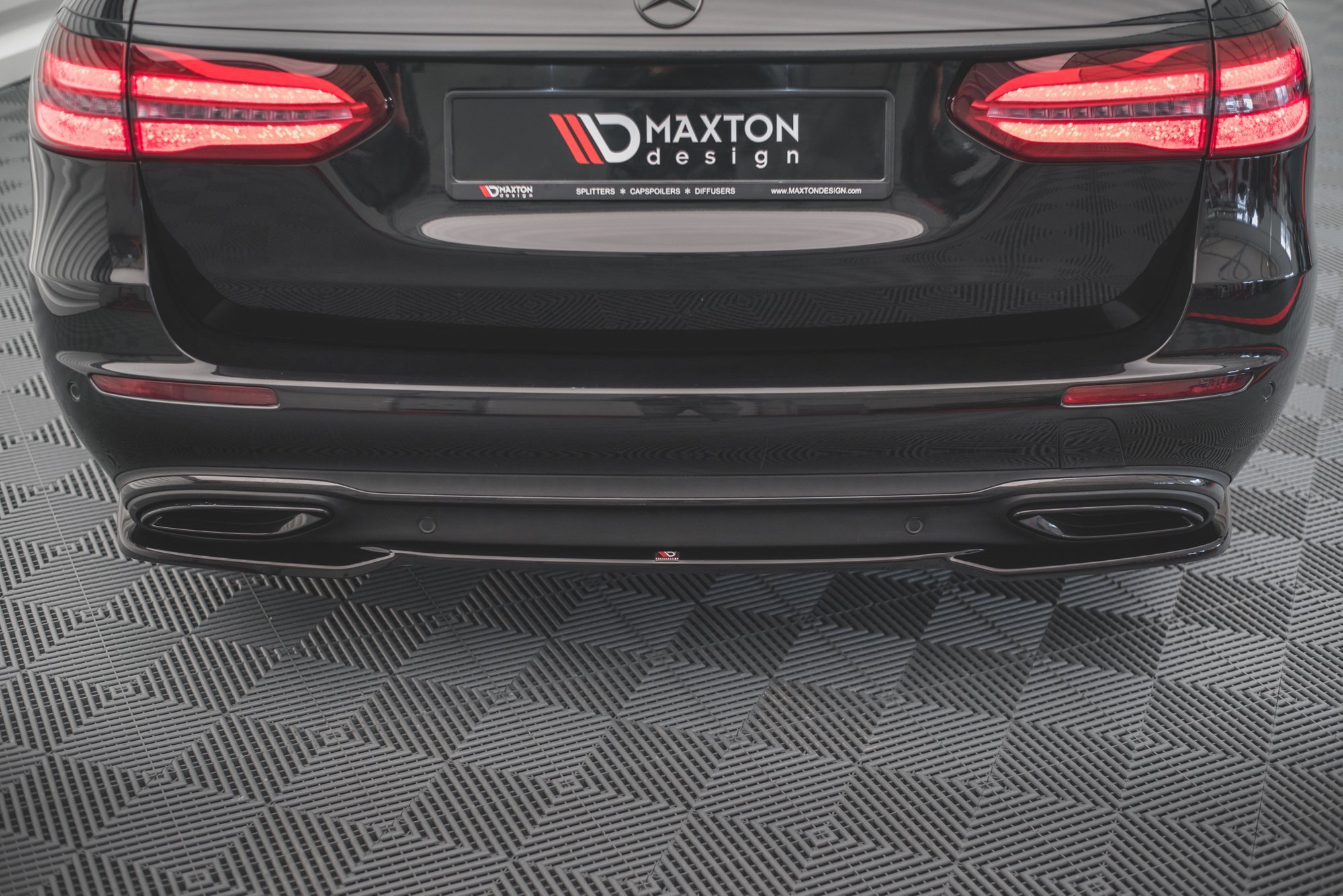Street+ Mittlerer Diffusor Heck Ansatz passend für Mercedes E W213 schwarz Hochglanz