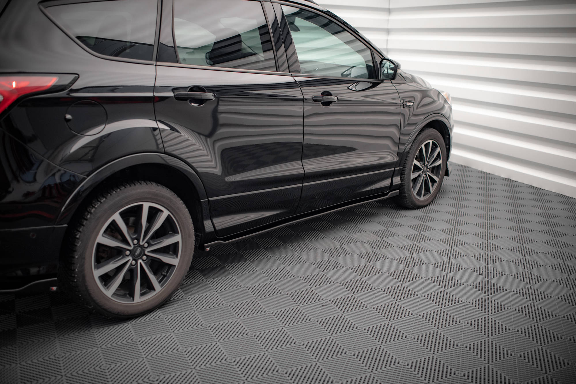 Street+ Seitenschweller Leisten passend für Ford Escape ST-Line Mk3 schwarz Hochglanz