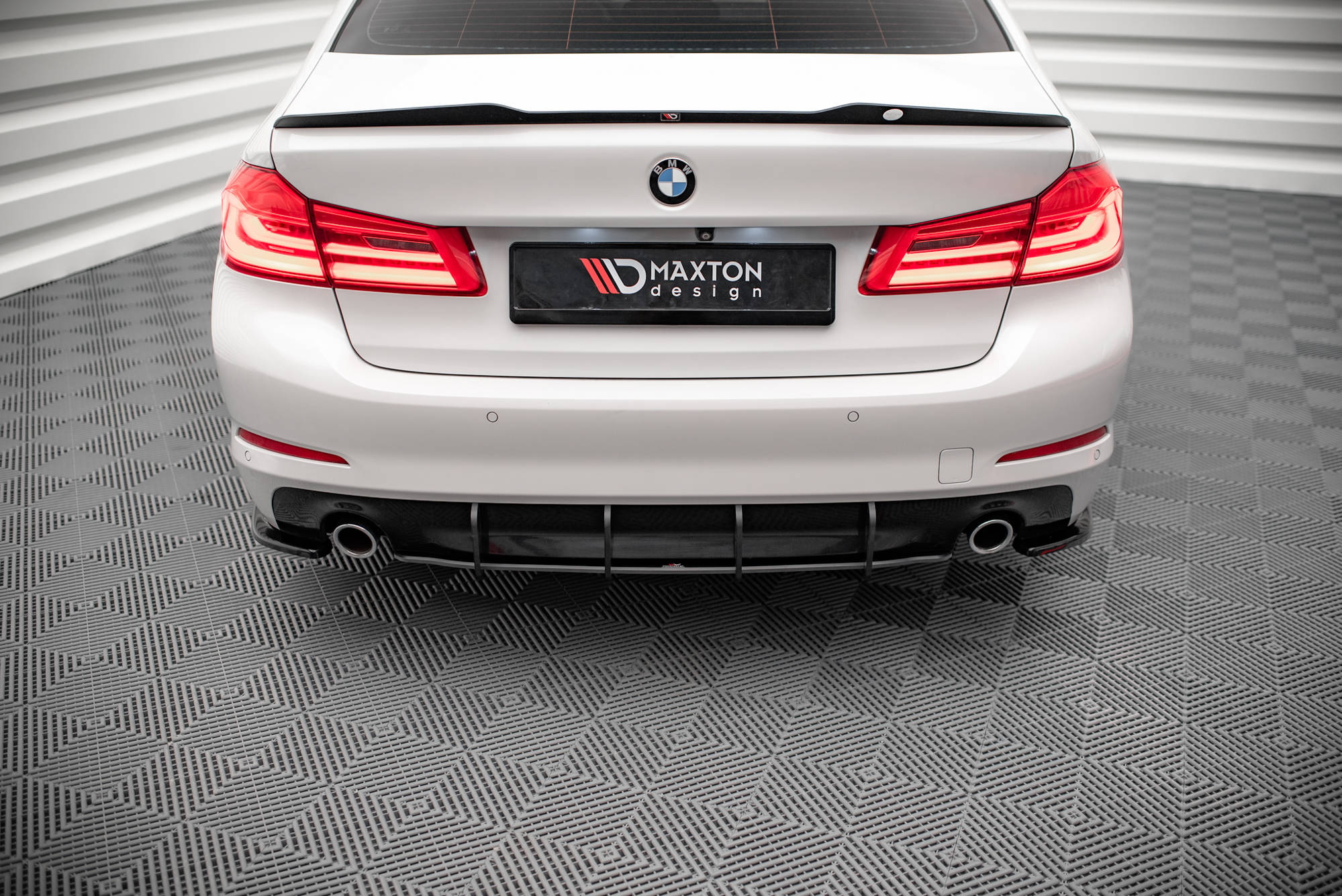 Street Pro Heckschürze Heck Ansatz Diffusor passend für BMW 5er G30 schwarz-rot