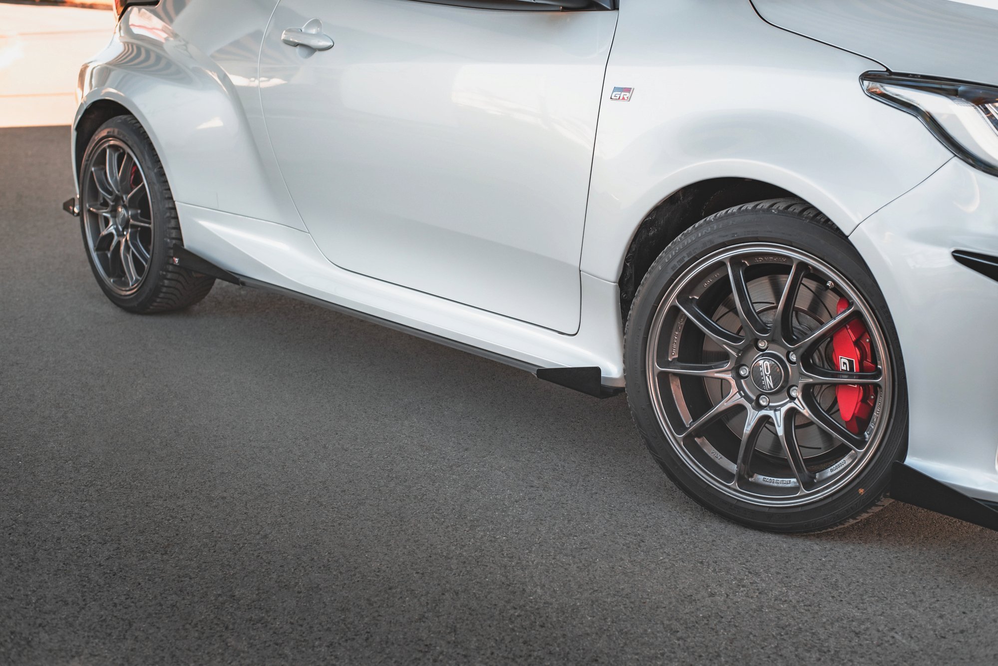 Seitenschweller Flaps passend für Toyota GR Yaris Mk4 schwarz Hochglanz