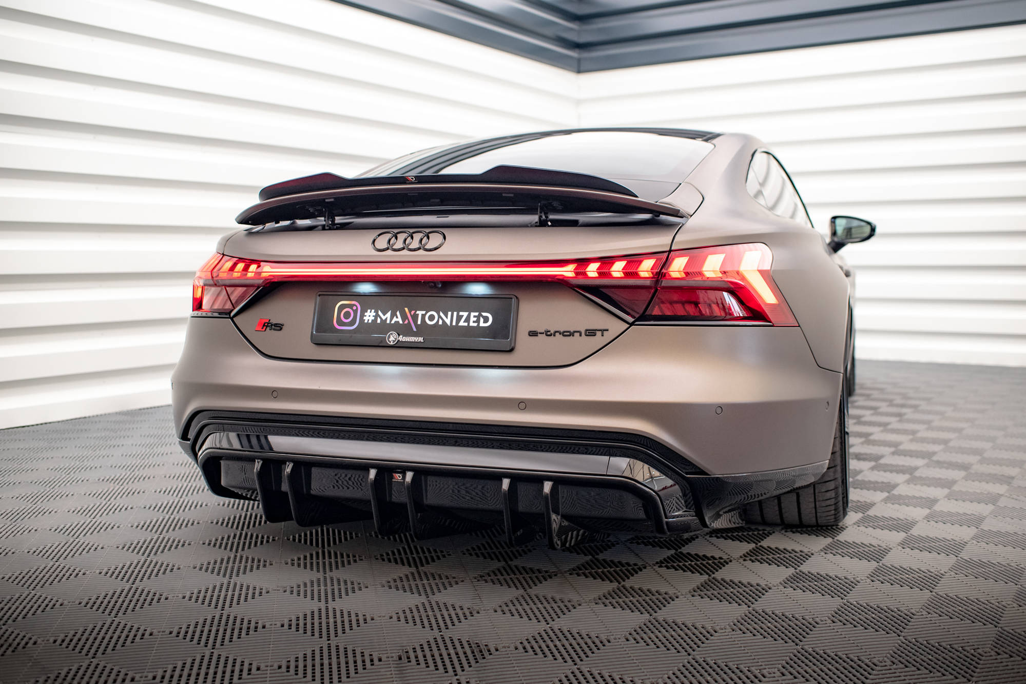 Street+ Heck Ansatz Diffusor passend für Audi e-Tron GT / RS GT Mk1 schwarz Hochglanz