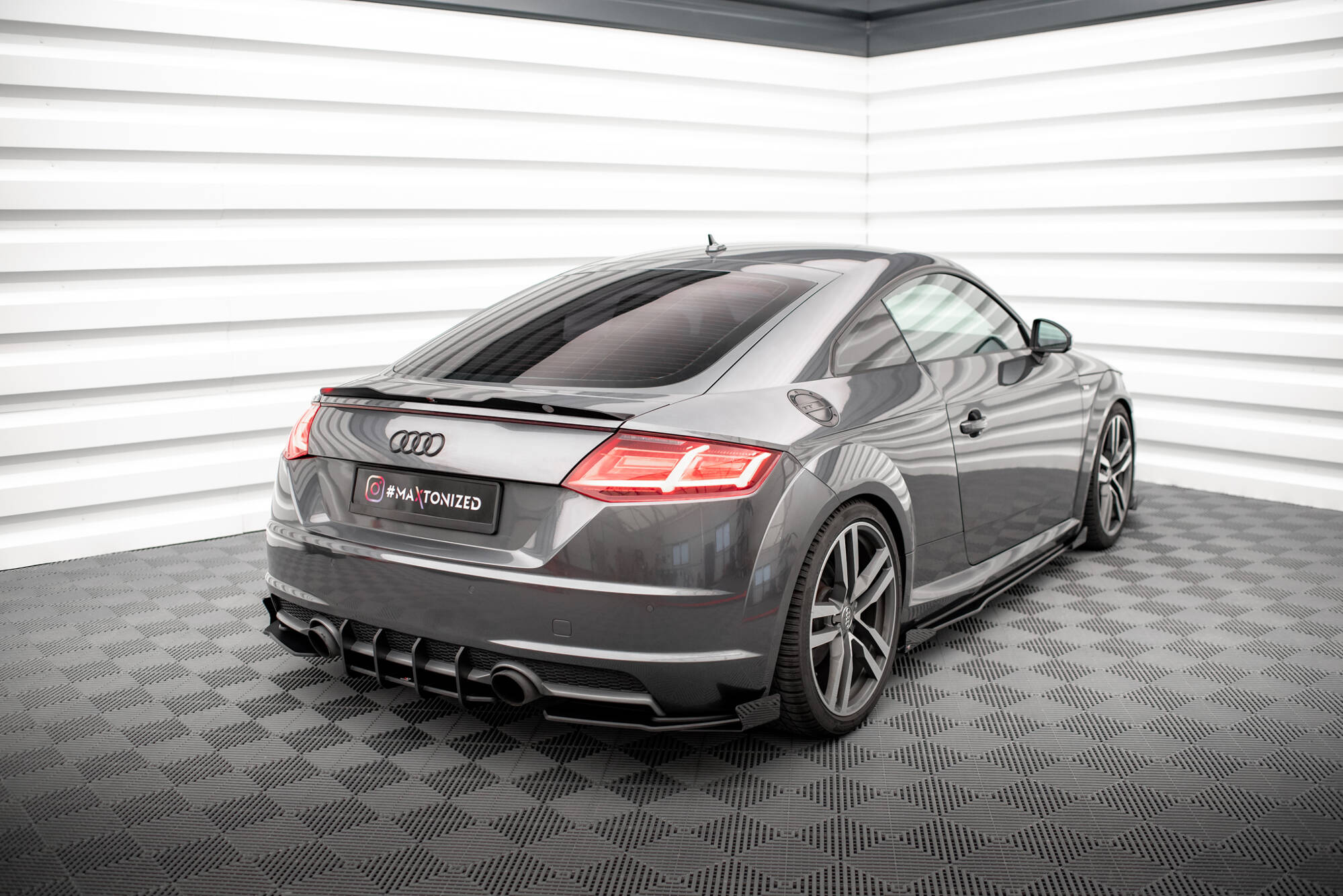 Street Pro Heck Ansatz Flaps passend für Audi TT S-Line 8S rot+ Hochglanz Flaps