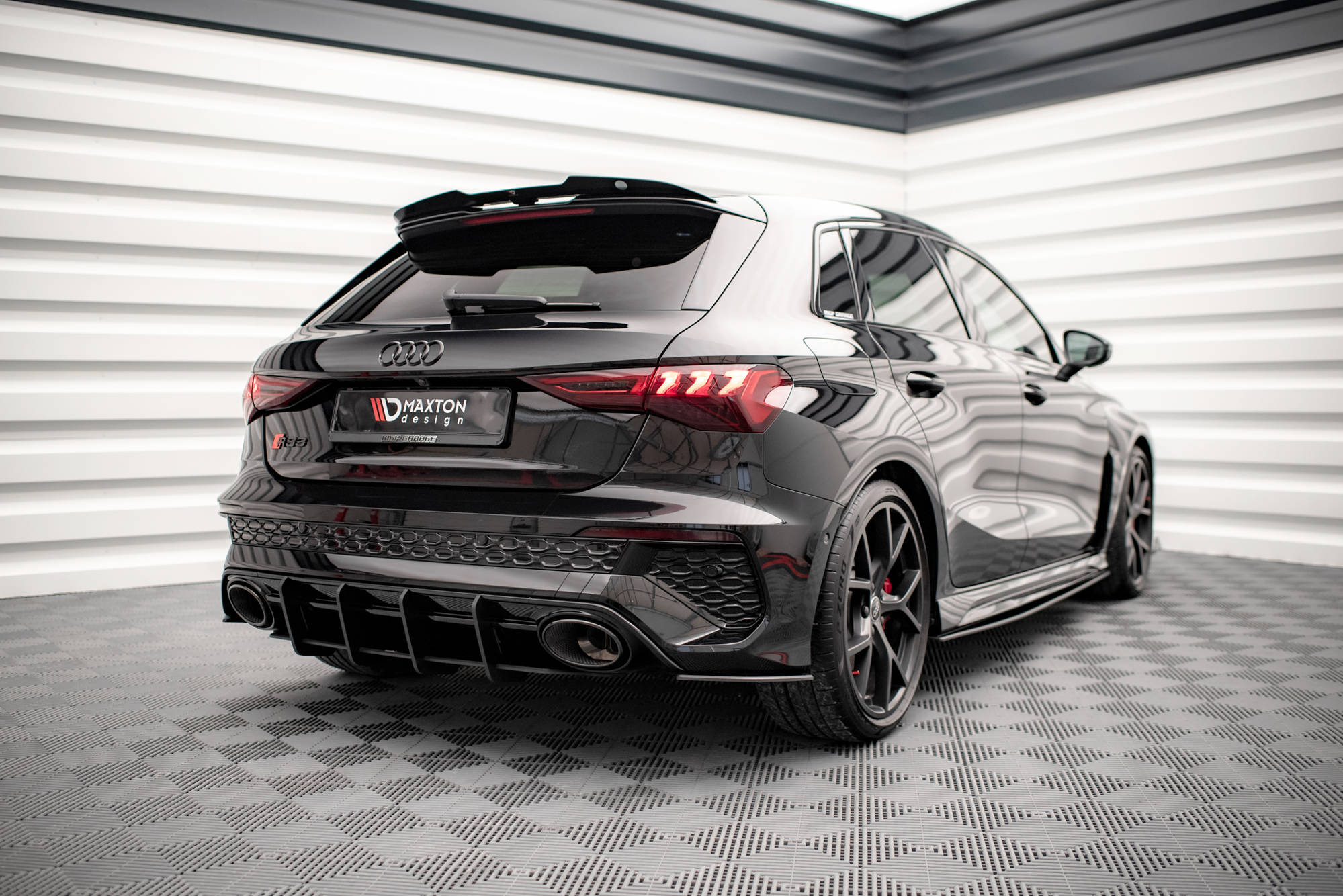 Street Pro Heckschürze Heck Ansatz Diffusor passend für Audi RS3 Sportback 8Y schwarz-rot