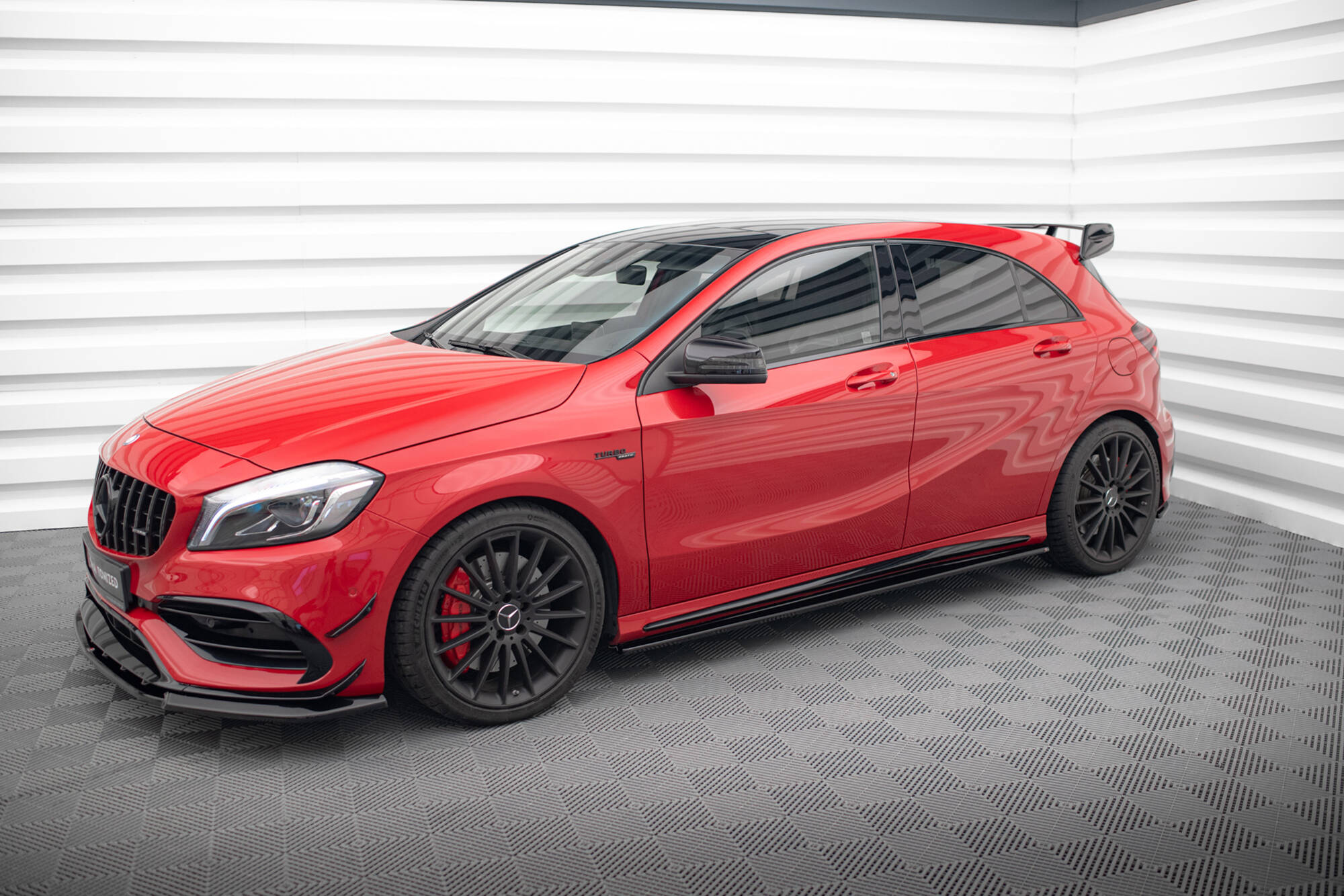 Seitenschweller Ansatz für Mercedes A W176/ CLA 117 AMG/ CLA 117 AMG LINE Facelift schwarz Hochglanz