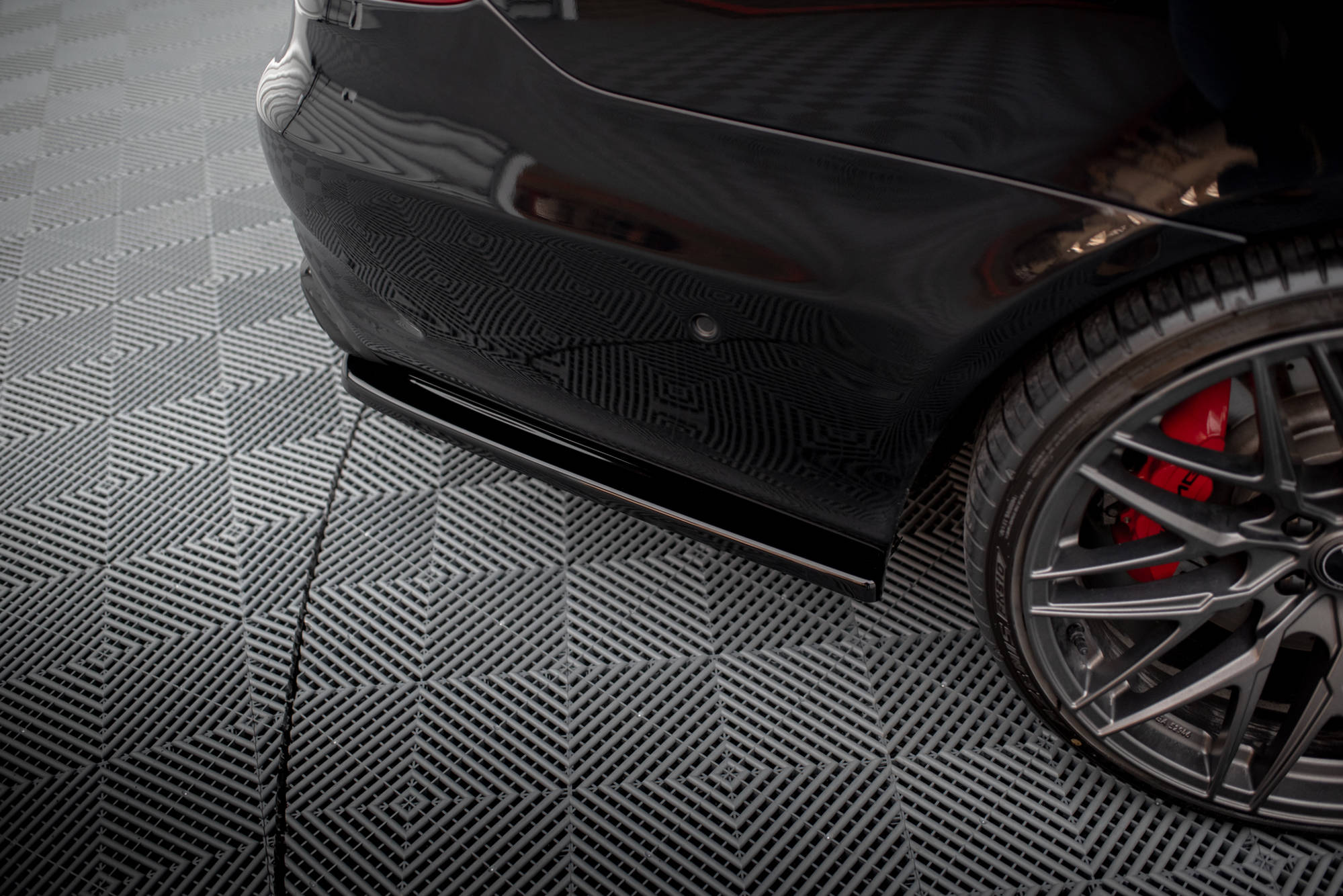 Street+ Mittlerer Diffusor RACE Heck Ansatz passend für Mercedes E63 AMG Limousine W212 FL schwarz Hochglanz