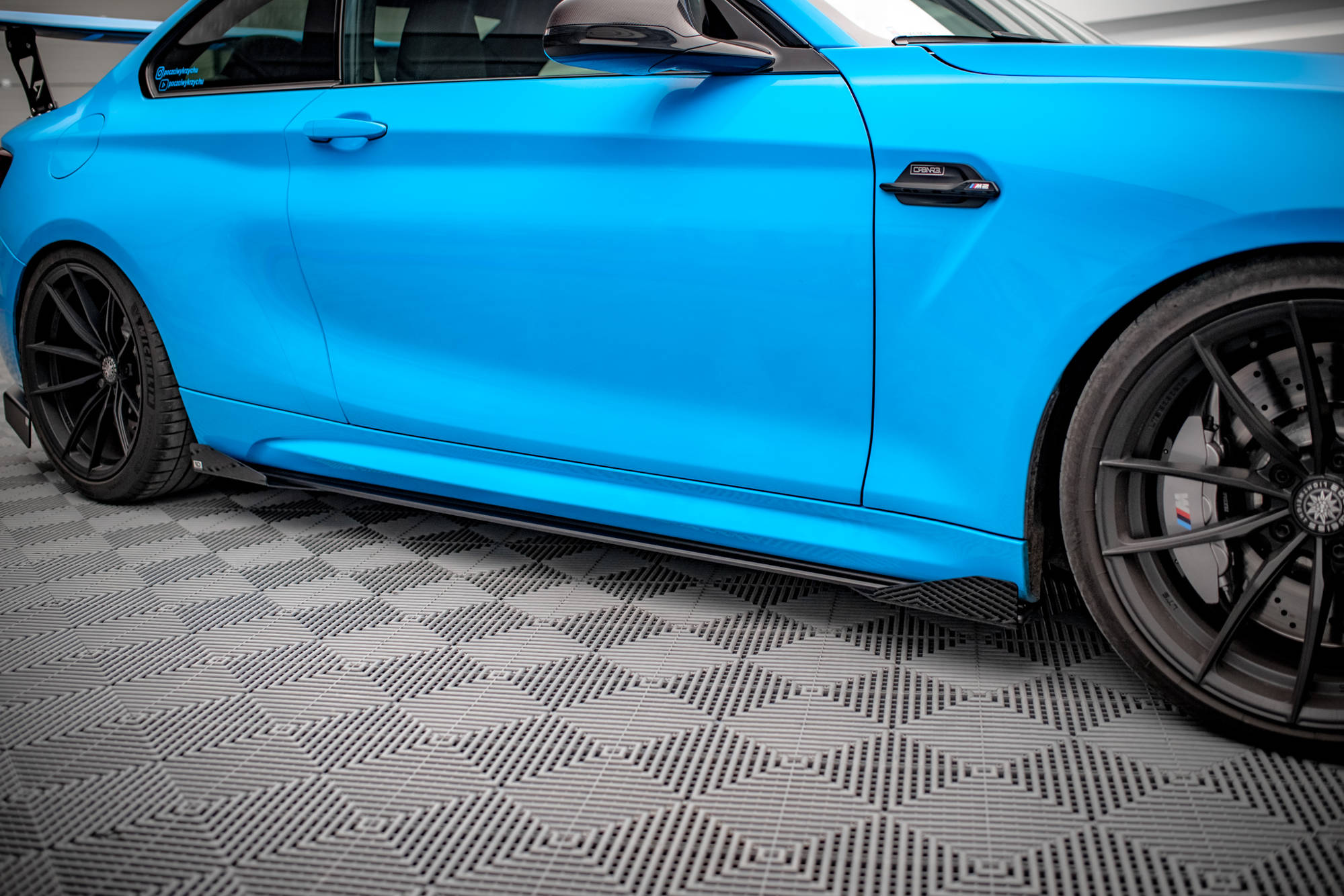 Street Pro Seitenschweller Leisten + Flaps passend für BMW M2 F87 schwarz Hochglanz