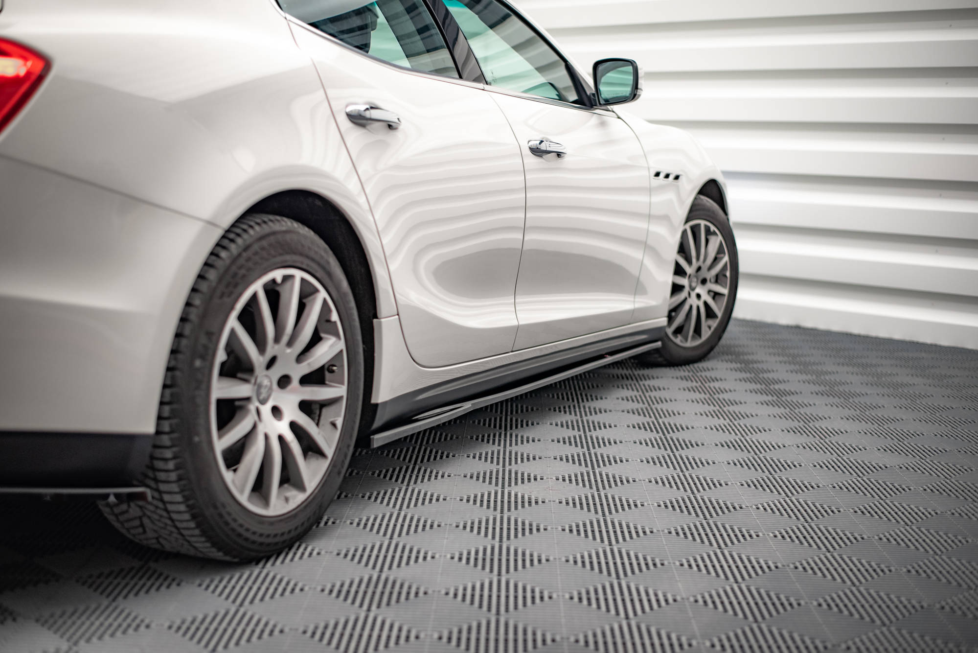 Seitenschweller Ansatz Paar passend für Maserati Ghibli Mk3 schwarz Hochglanz