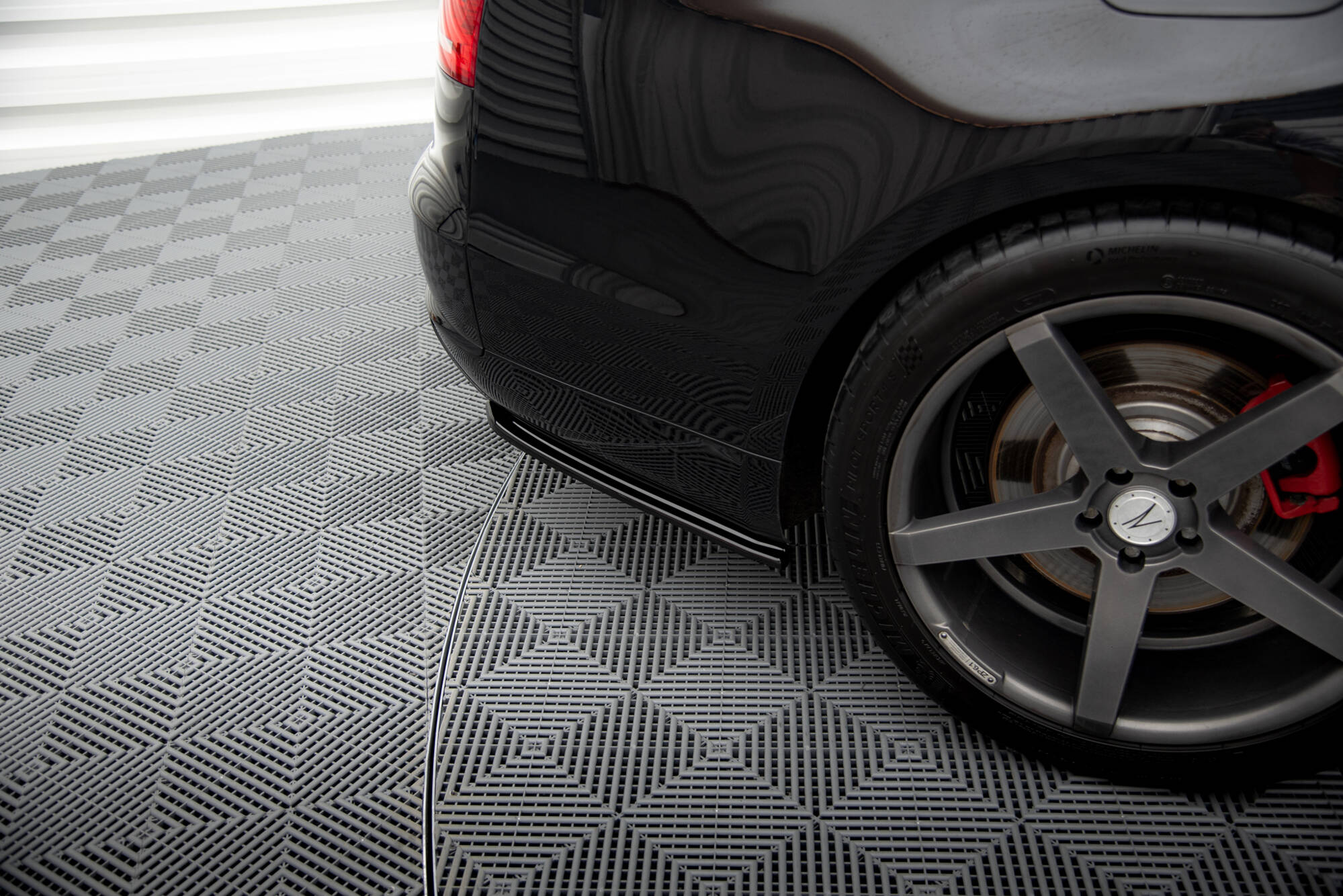 Heck Ansatz Flaps Diffusor für Audi A8 D4 schwarz Hochglanz