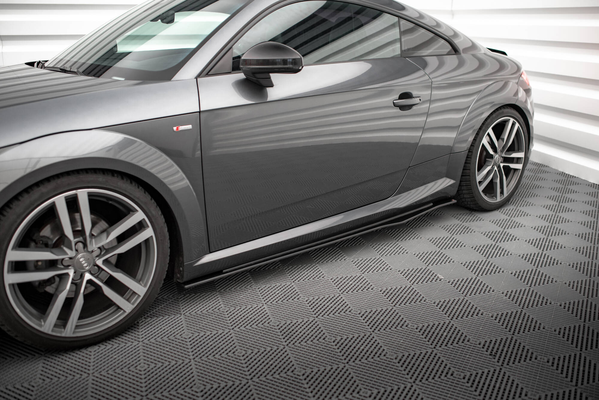 Street Pro Seitenschweller Leisten passend für Audi TT S / S-Line 8S rot