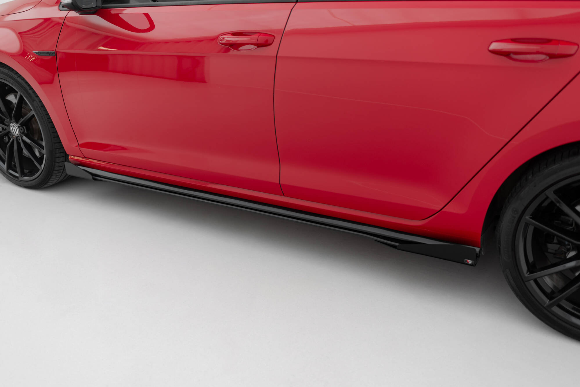 Street Pro Seitenschweller Leisten + Flaps passend für VW Golf R / R-Line Mk7 FL schwarz Hochglanz