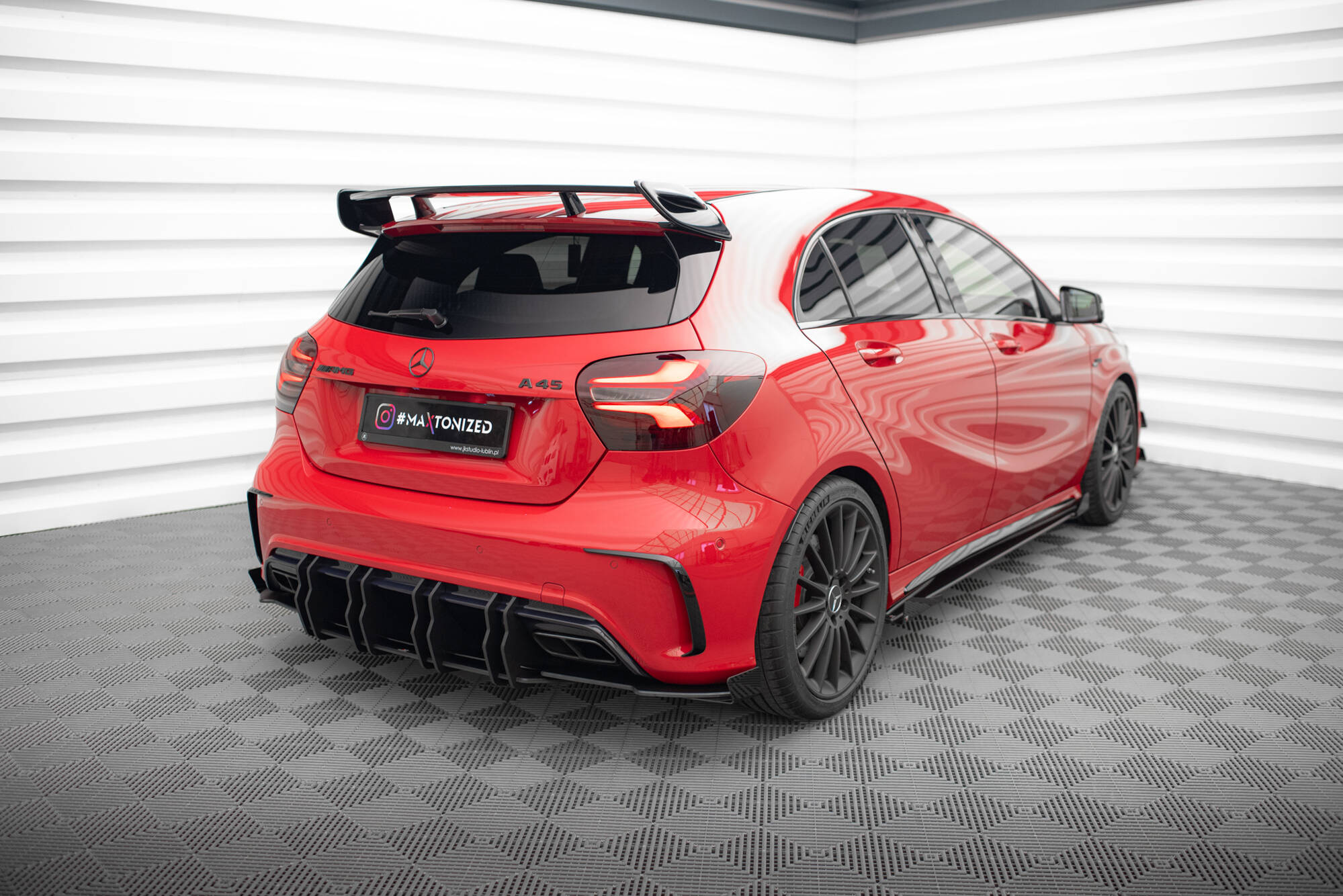 Street Pro Heckschürze Heck Ansatz Diffusor passend für Mercedes A 45 AMG W176 FL SCHWART-rot