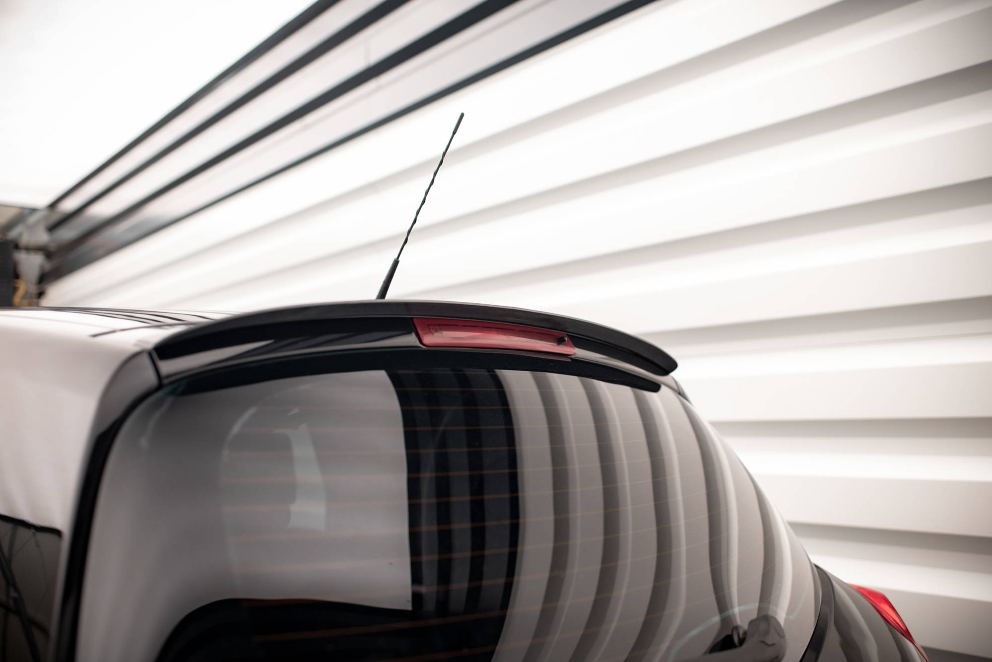 Spoiler CAP für RENAULT CLIO MK3 RS schwarz Hochglanz