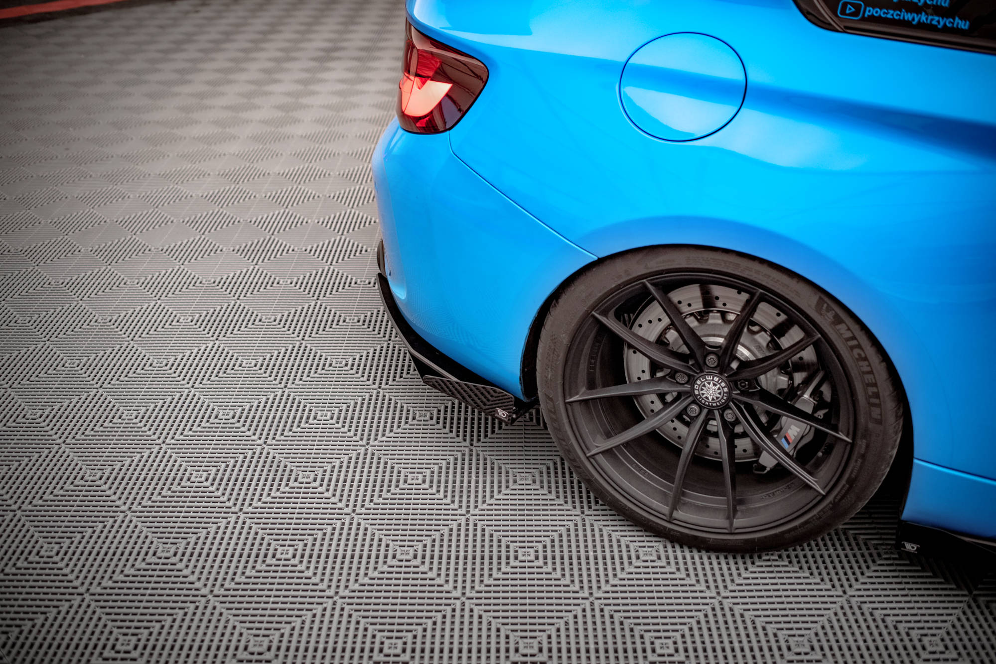 Street Pro Heck Ansatz Flaps passend für BMW M2 F87 rot+ Hochglanz Flaps