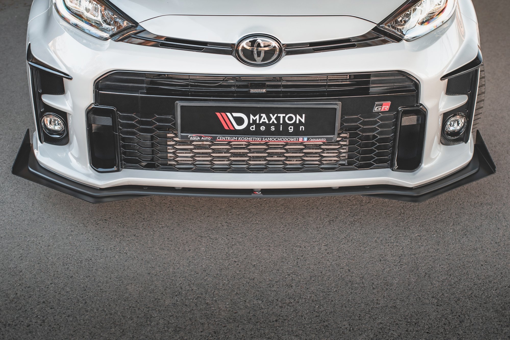 Front Stoßstange Flaps passend für Toyota GR Yaris Mk4 schwarz Hochglanz