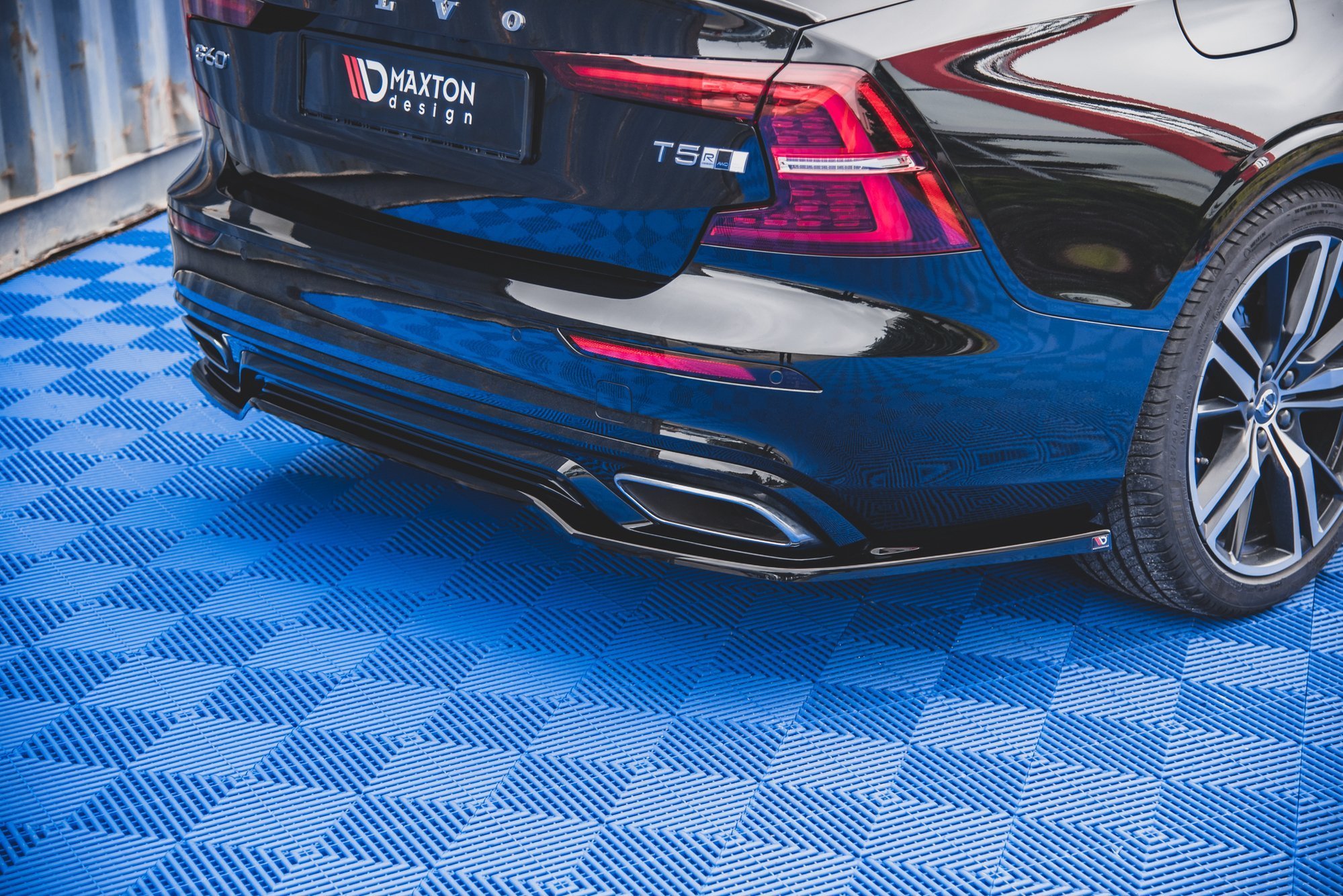 Street+ Mittlerer Diffusor Heck Ansatz passend für Volvo S60/V60 R-Design Mk3 schwarz Hochglanz