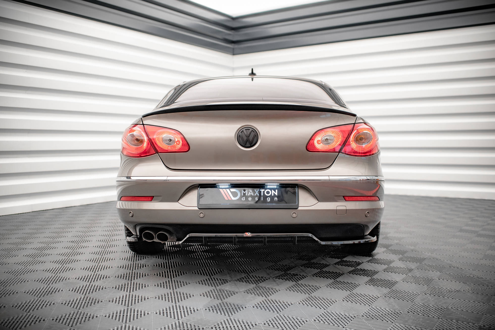 Street+ Mittlerer Diffusor RACE Heck Ansatz passend für VW Passat CC schwarz Hochglanz