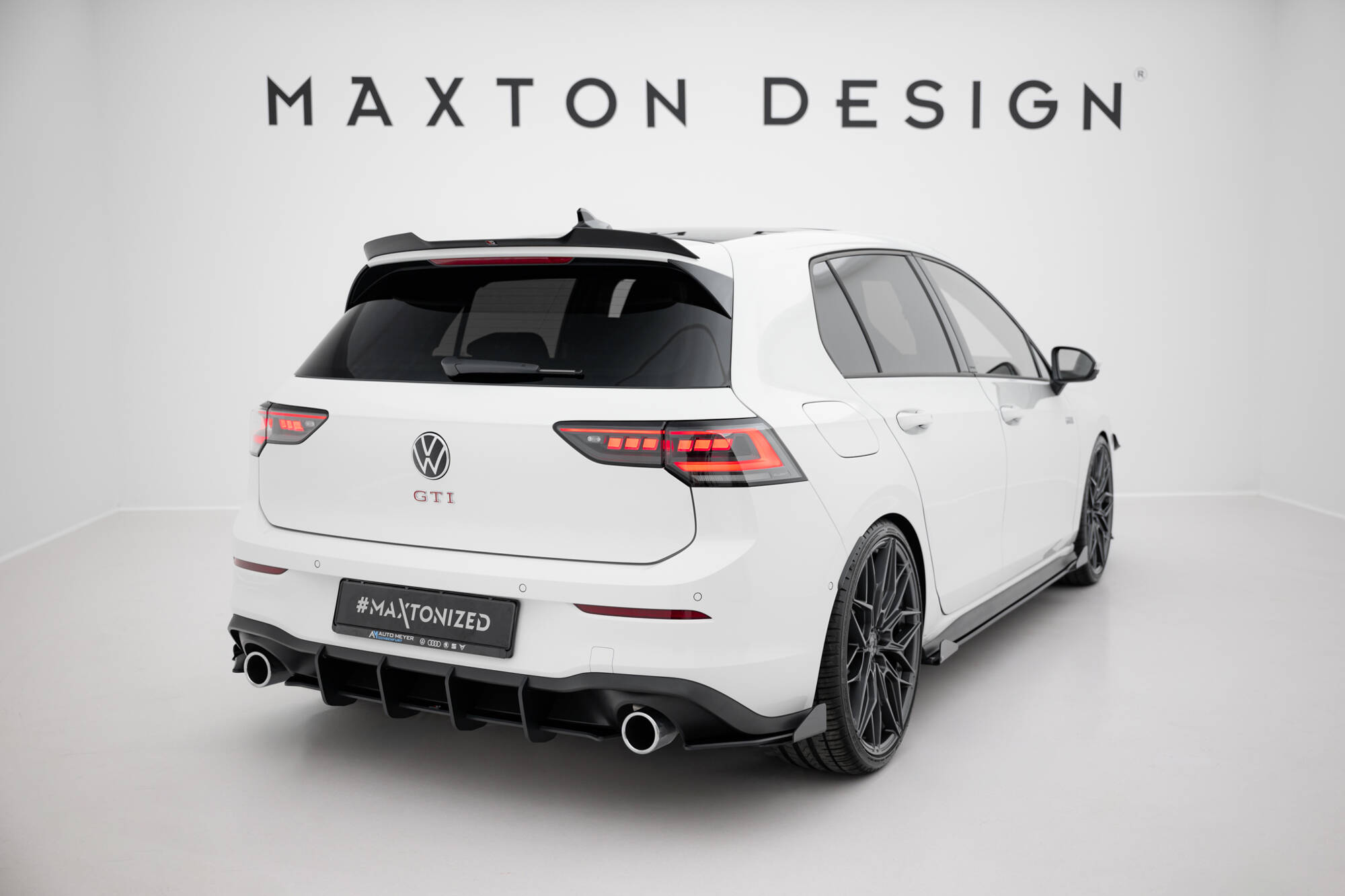 Hintere Seiten Flaps passend für VW Golf GTI / GTE / R-Line Mk8 schwarz Hochglanz