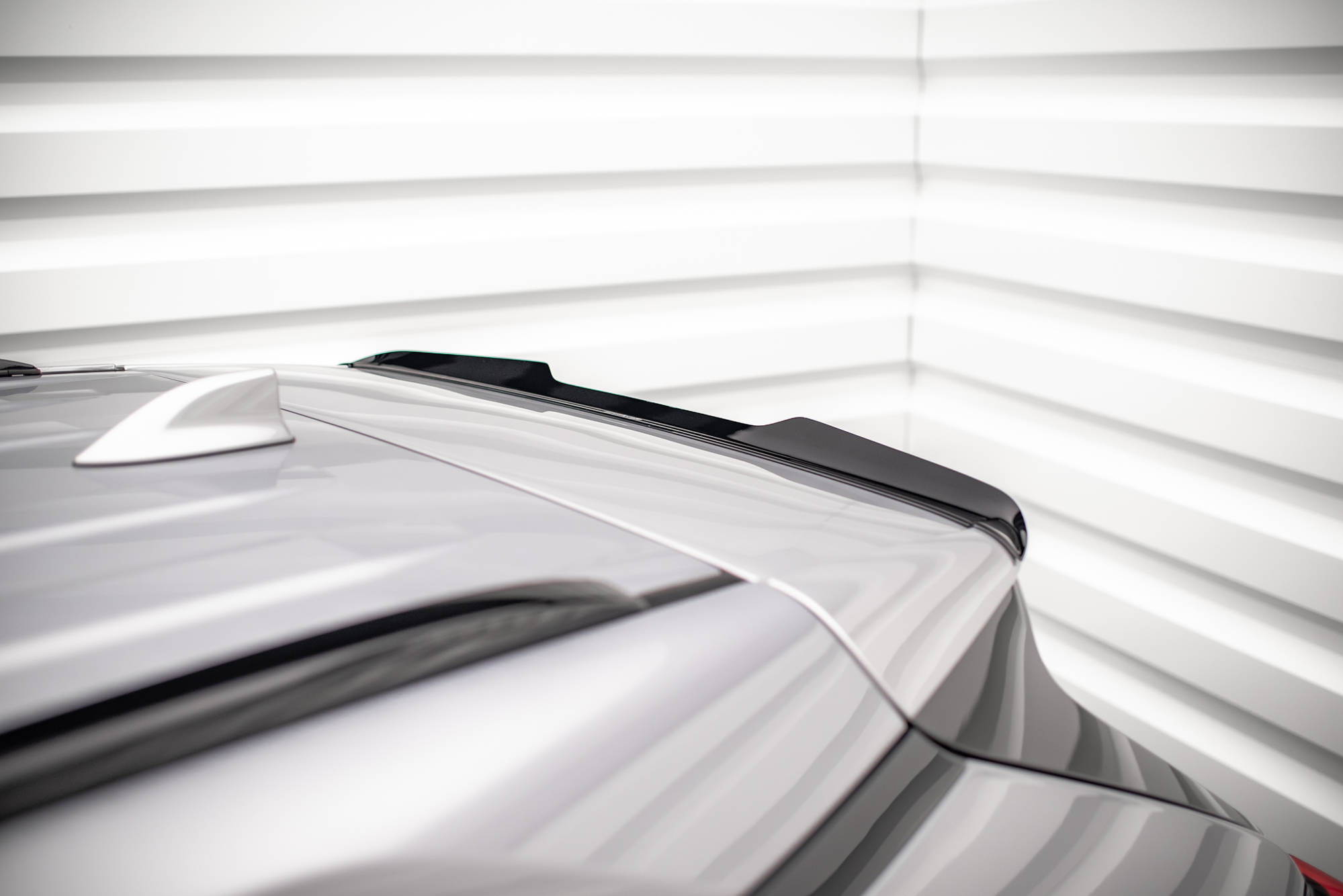 Heck Spoiler Aufsatz Abrisskante passend für Toyota RAV4 Mk5 schwarz Hochglanz