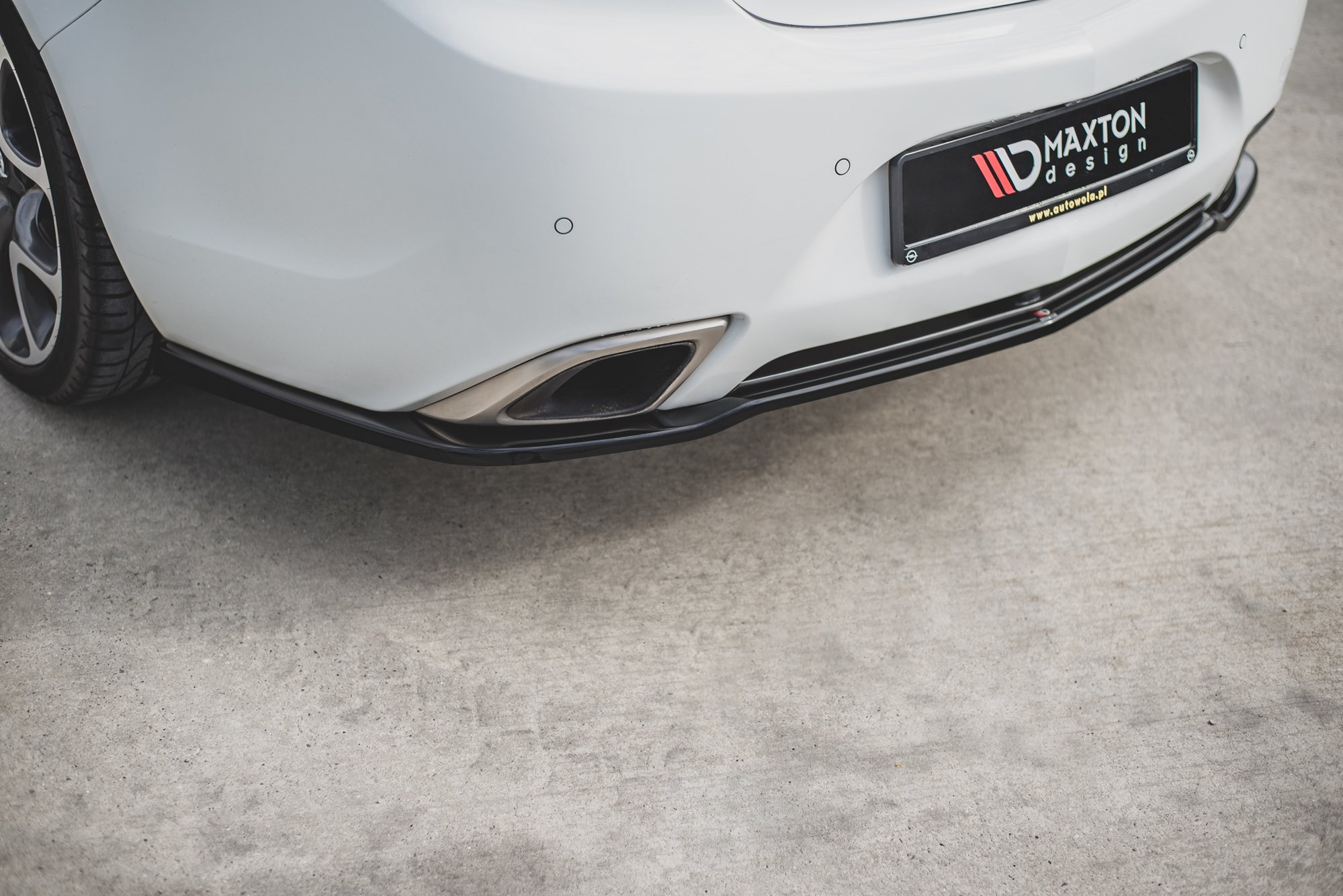 Street+ Mittlerer Diffusor Heck Ansatz passend für Opel Insignia Mk. 1 OPC FL schwarz Hochglanz