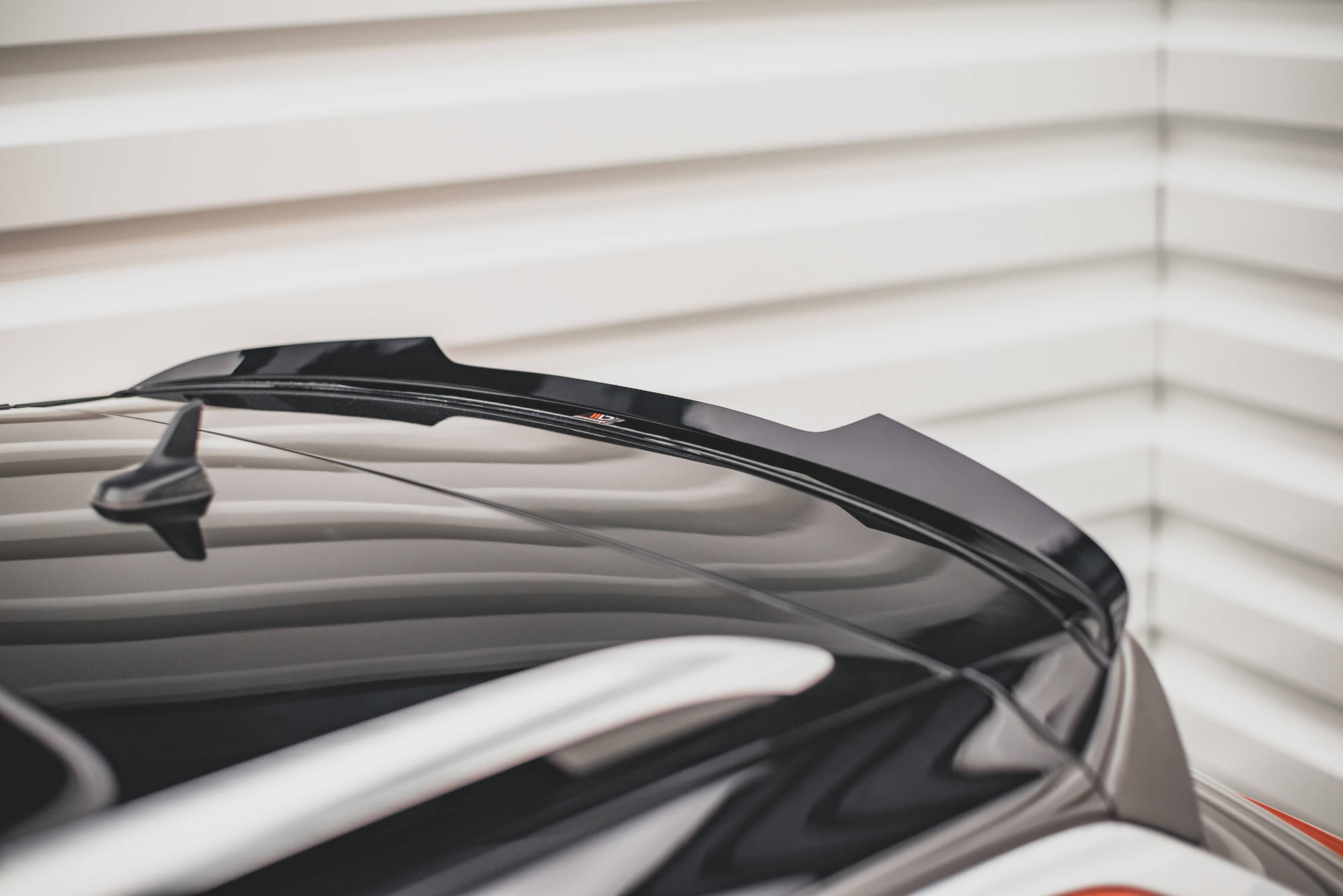 Heck Spoiler Aufsatz Abrisskante passend für VW T-Roc Mk1 schwarz Hochglanz