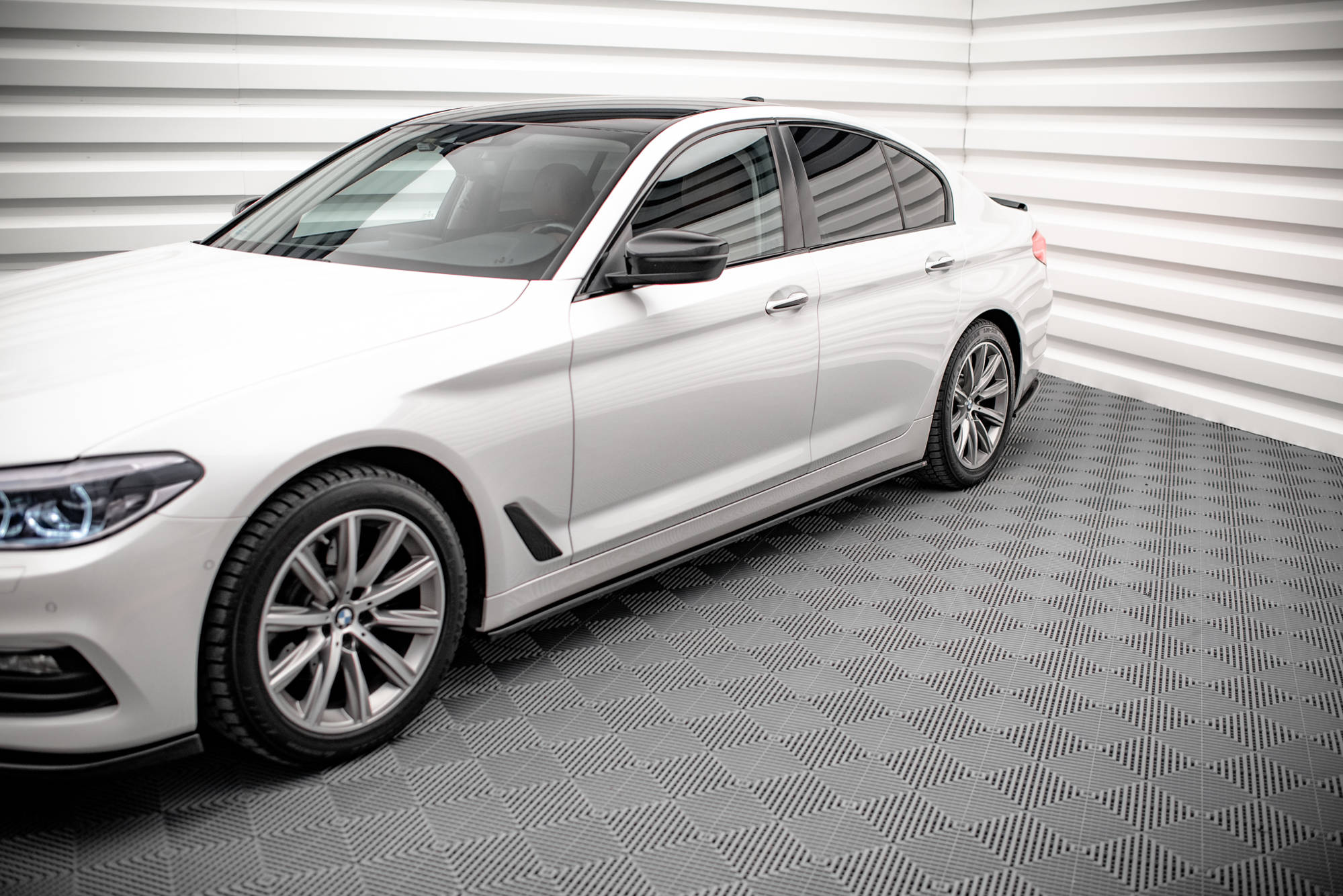 Street+ Seitenschweller Leisten passend für BMW 5er G30 / G31 schwarz Hochglanz