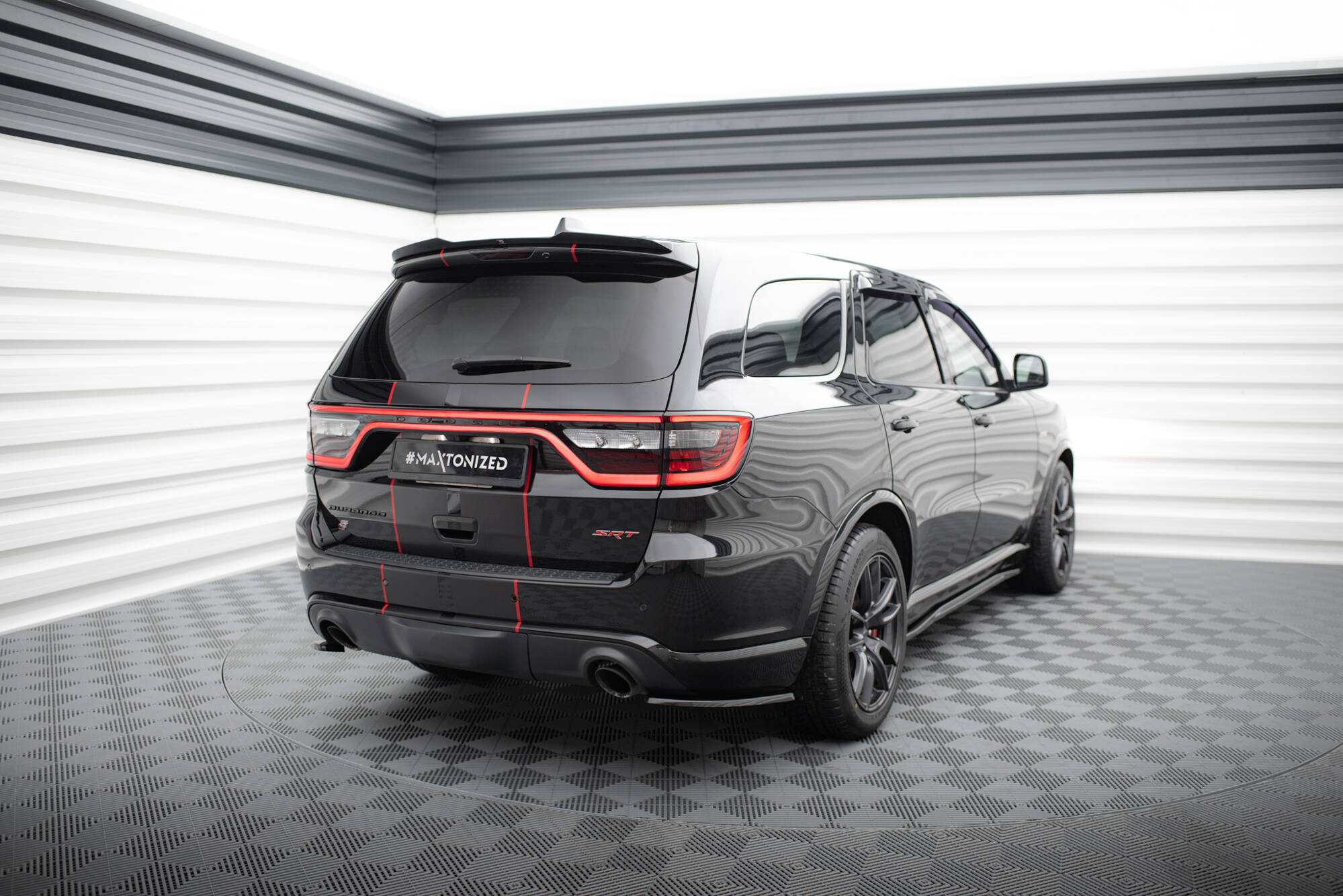Street+ Heck Ansatz Flaps passend für Dodge Durango SRT Mk3 schwarz Hochglanz